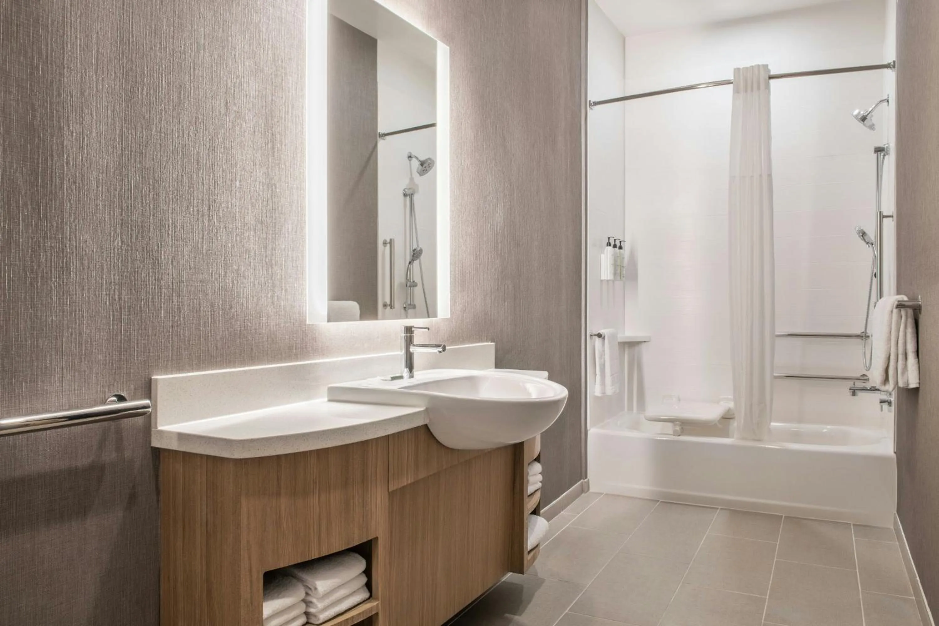 Bathroom in SpringHill Suites by Marriott Phoenix West/Avondale