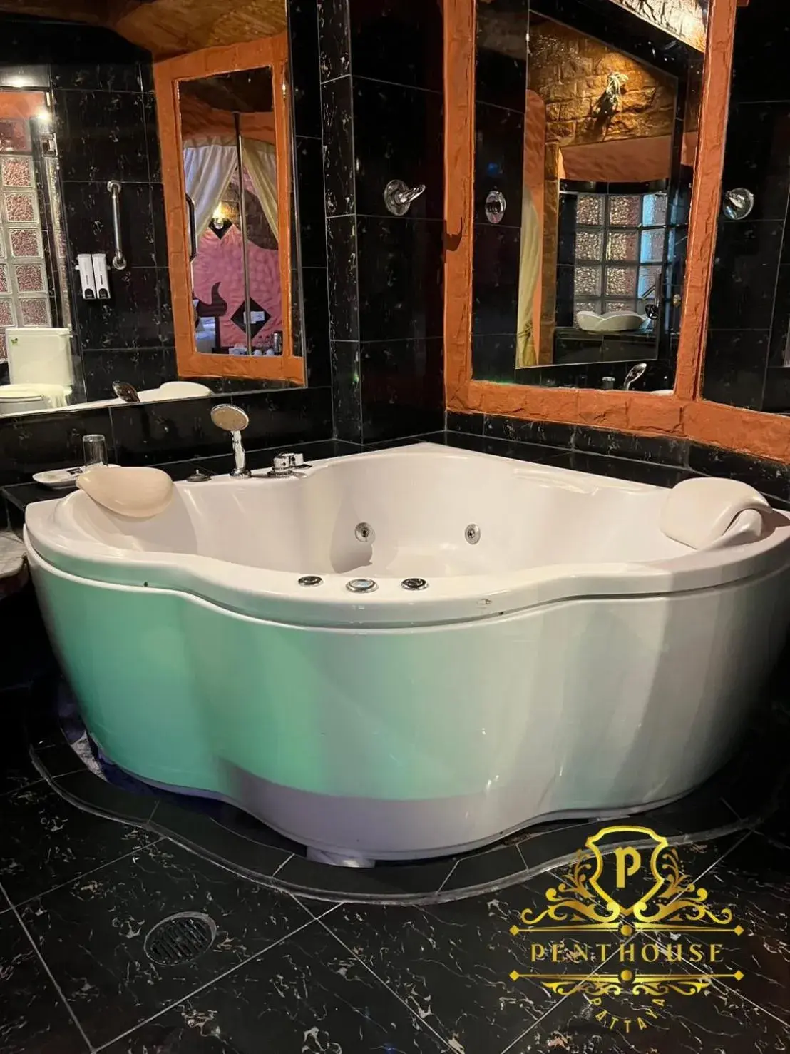 Jacuzzi room in PENTHOUSE PATTAYA Jacuzzi room in PENTHOUSE PATTAYA