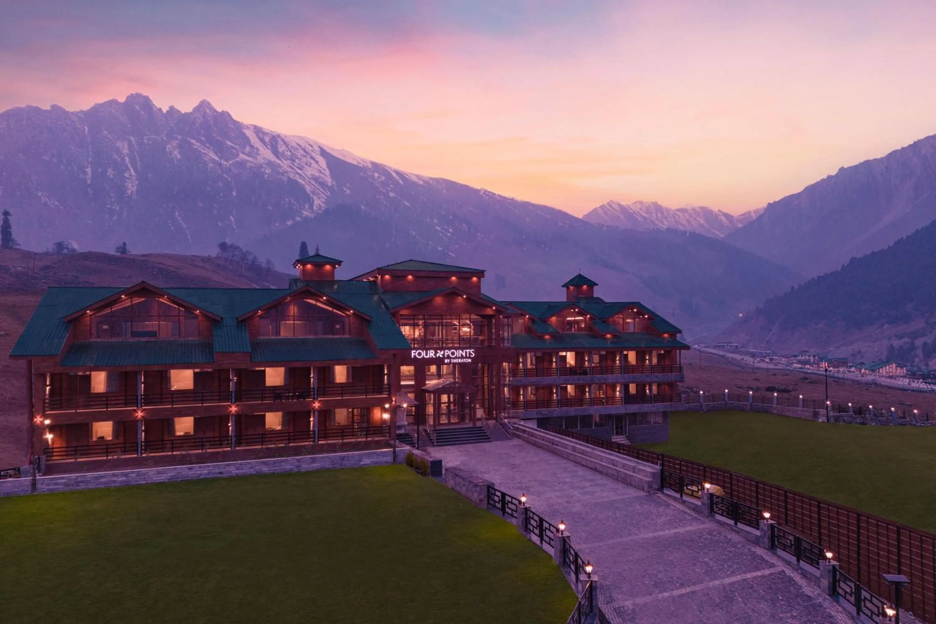 Property building in Four Points by Sheraton Sonmarg Resort