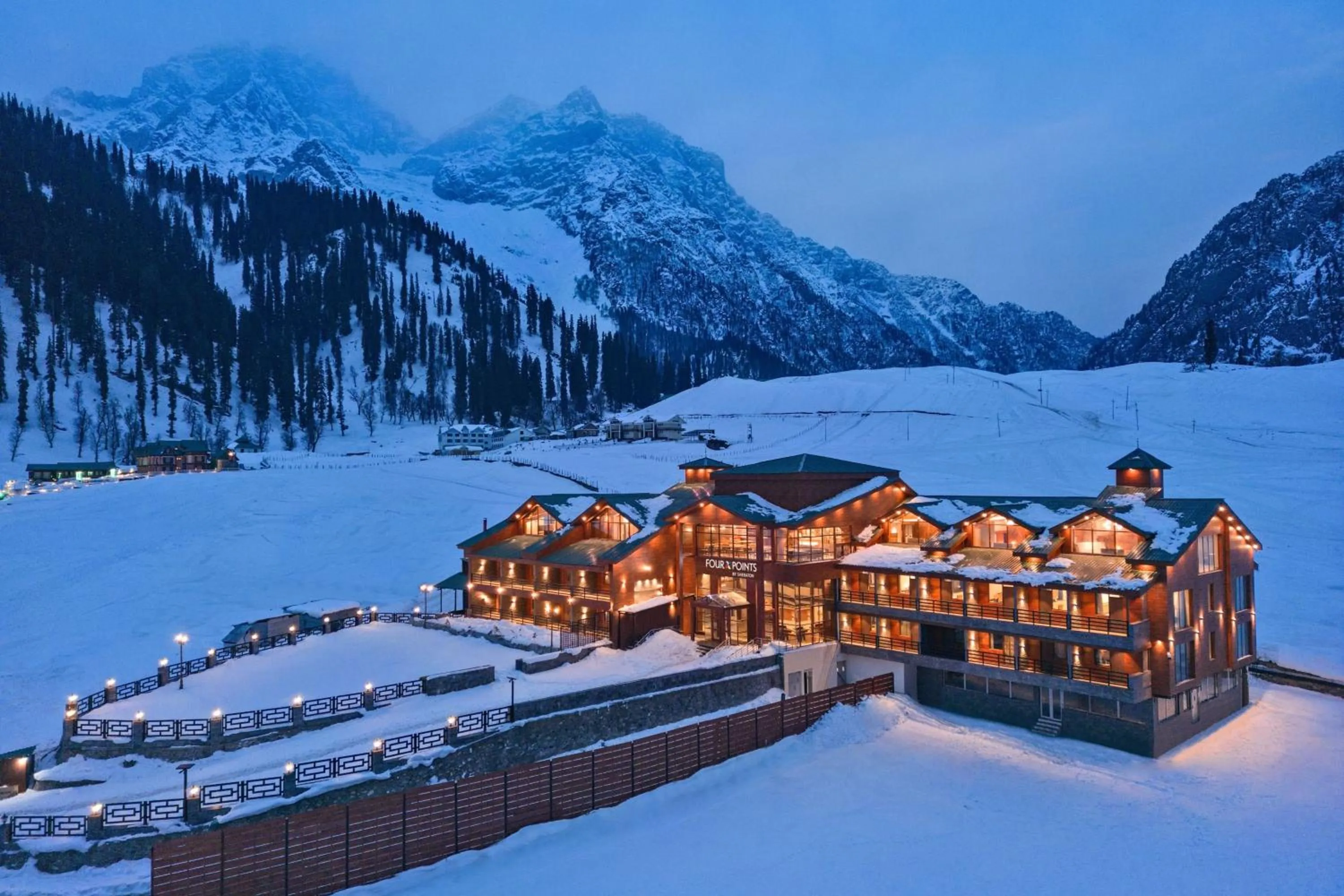 Property building in Four Points by Sheraton Sonmarg Resort