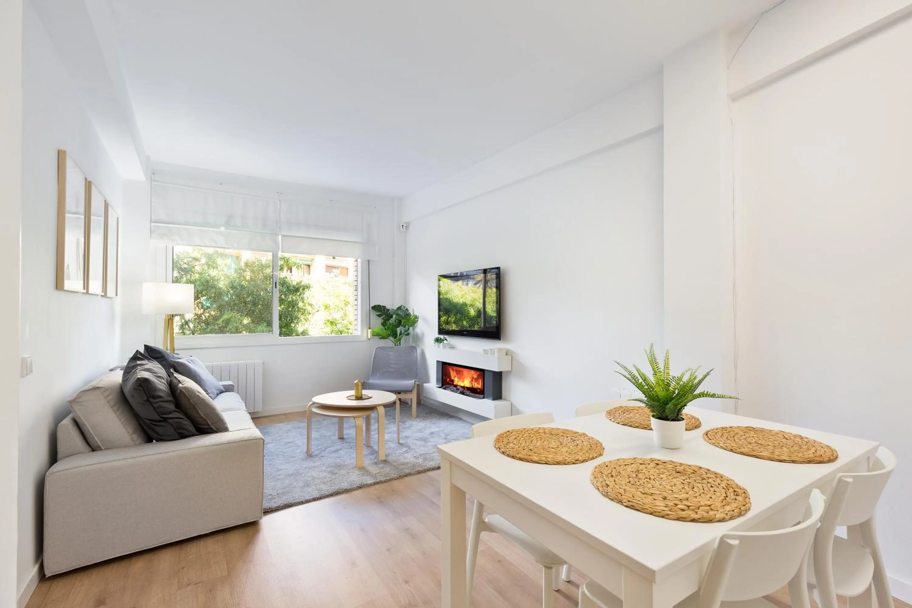 TV and multimedia in Suites Barcelona Park Güell