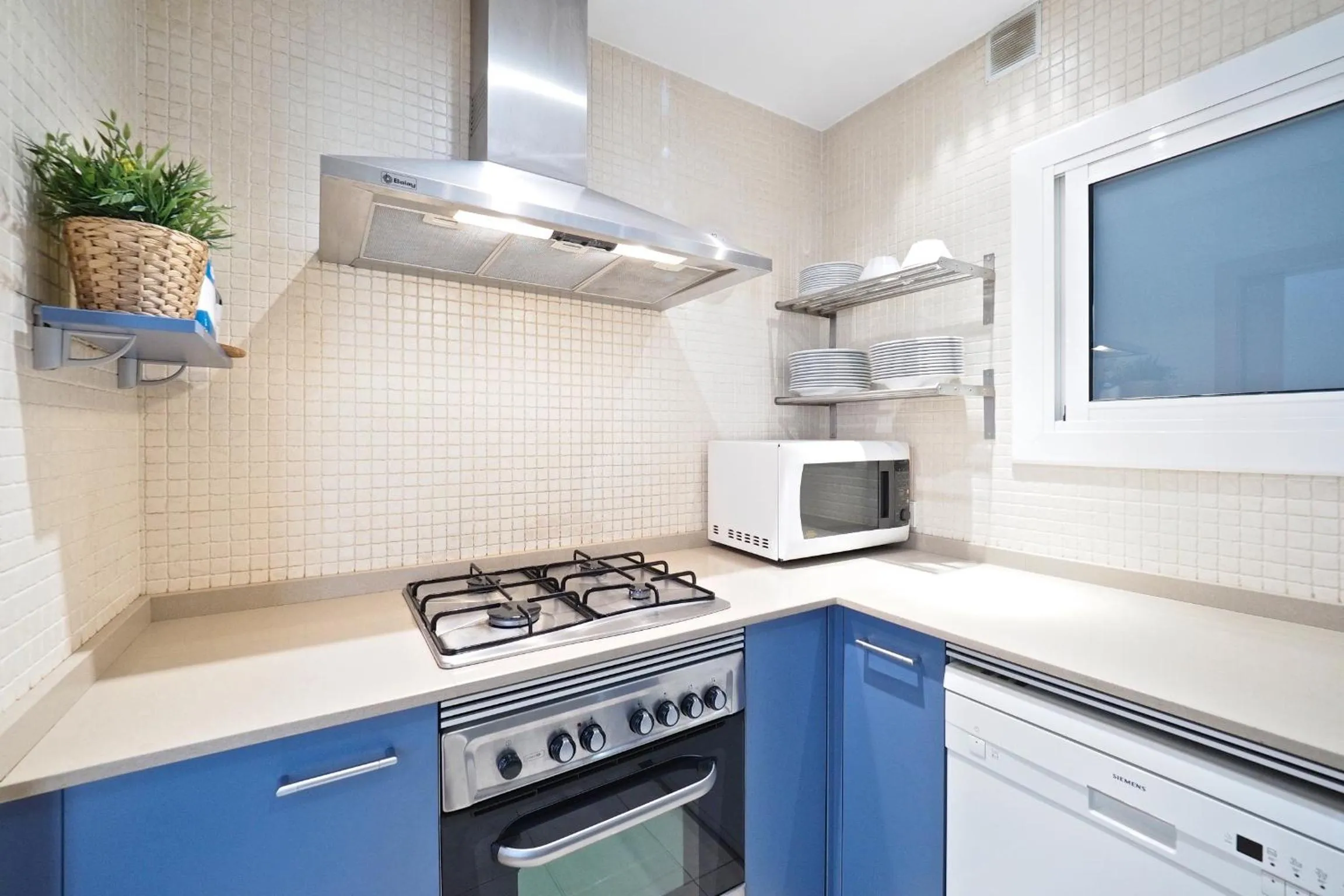 Kitchen or kitchenette in Suites Barcelona Park Güell