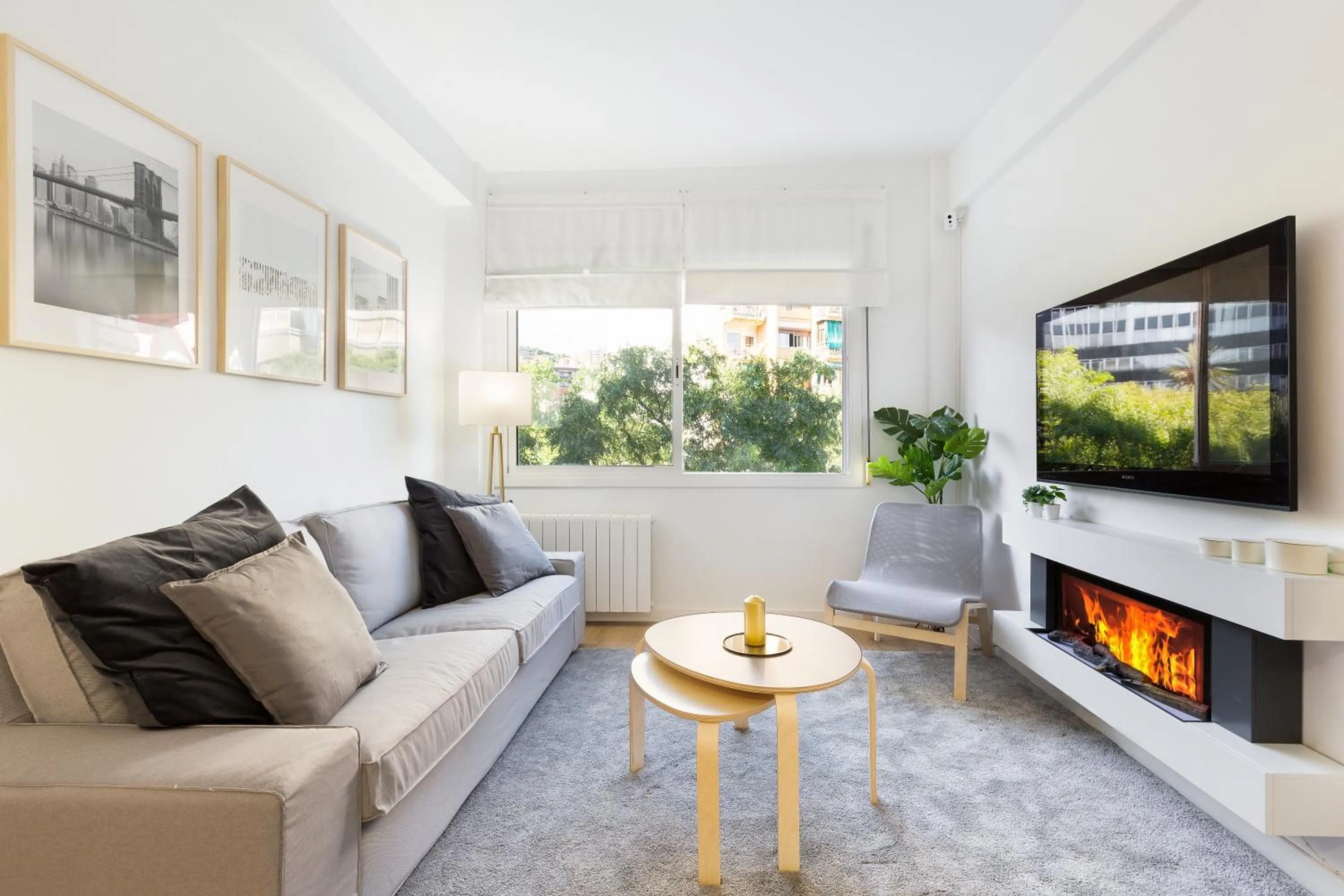 TV and multimedia in Suites Barcelona Park Güell