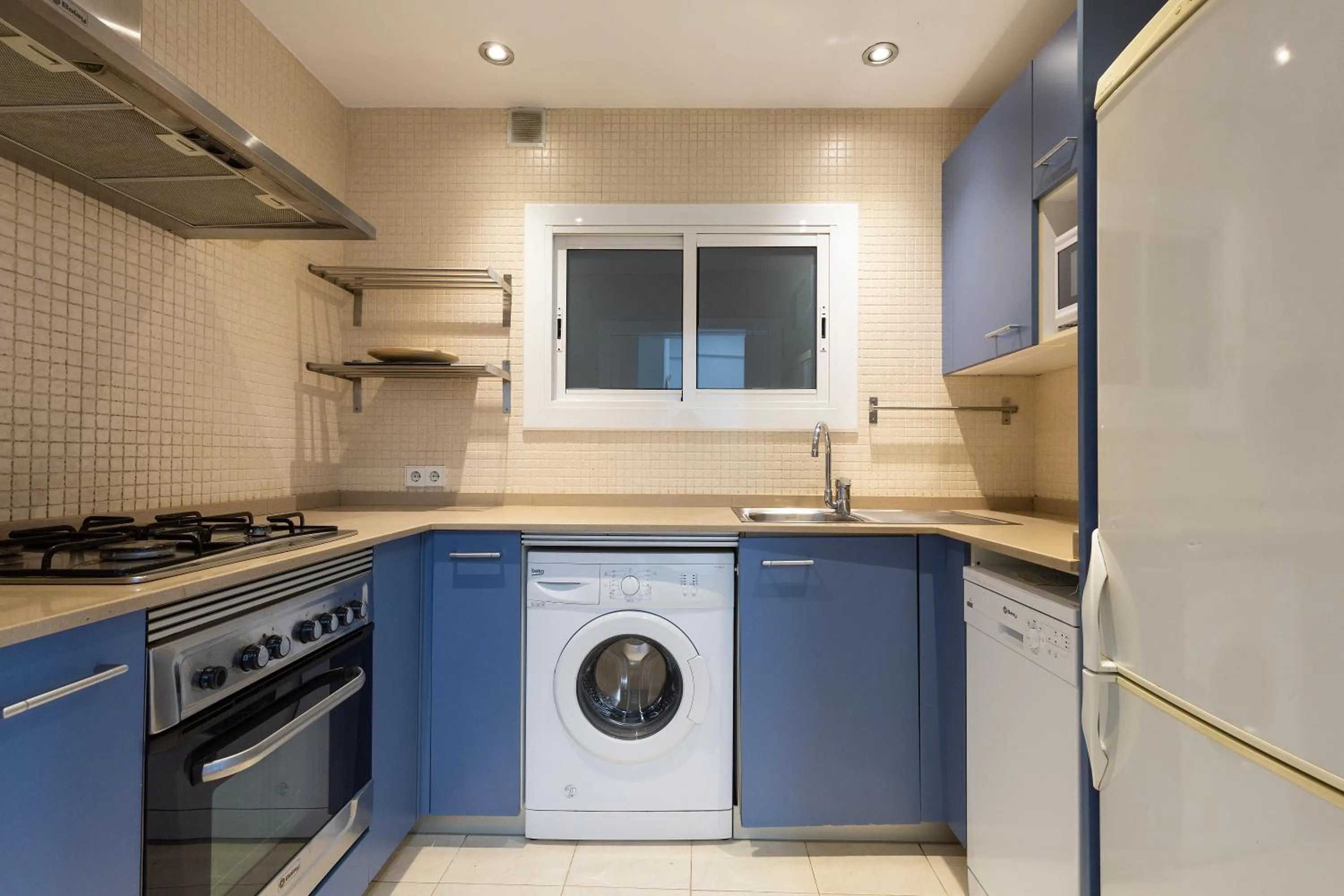 Kitchen or kitchenette in Suites Barcelona Park Güell