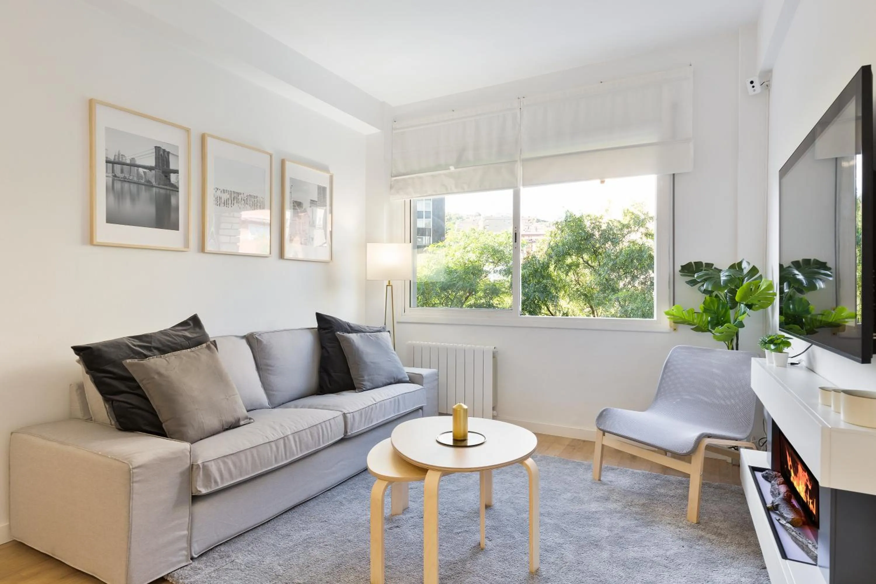 TV and multimedia in Suites Barcelona Park Güell