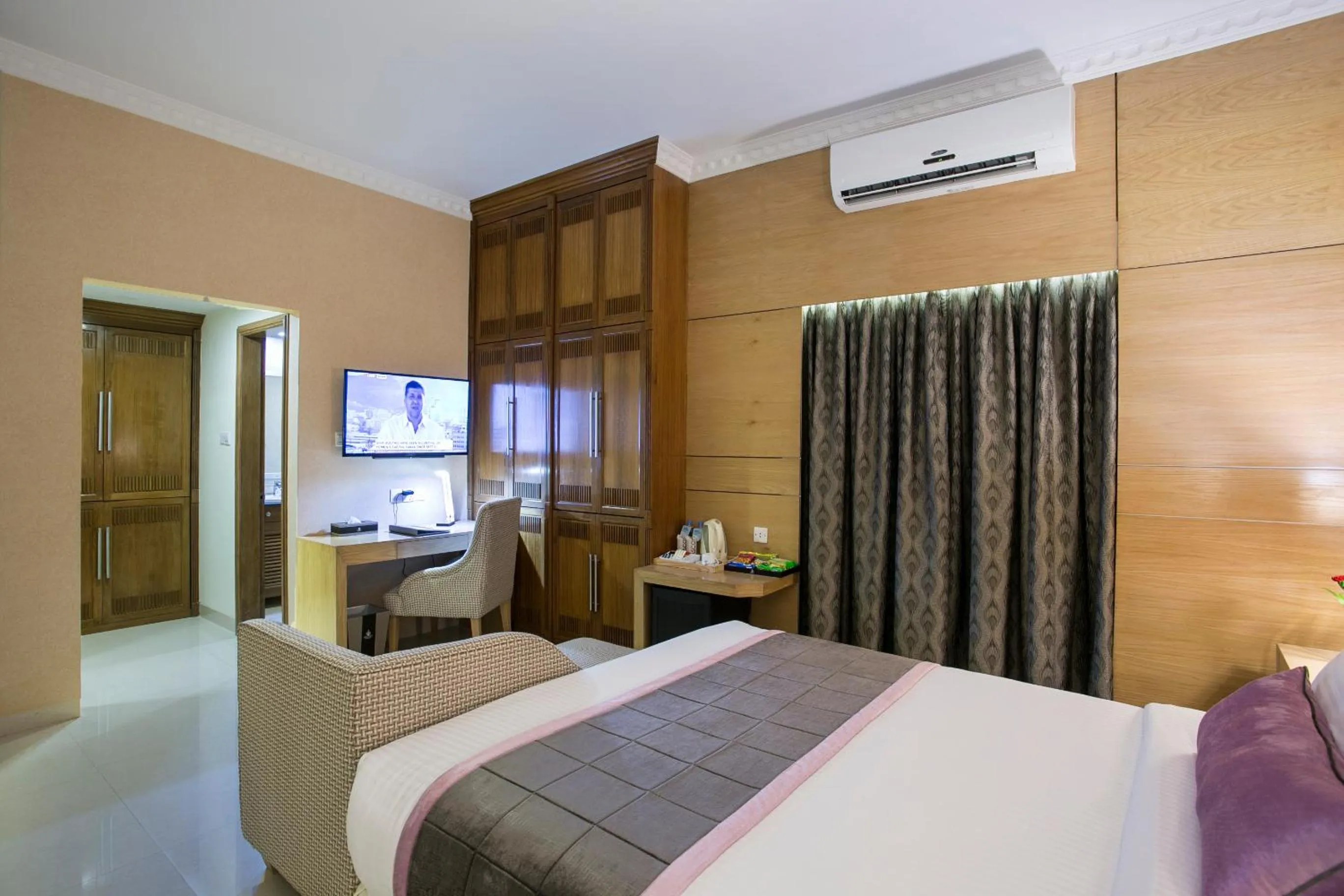 Photo of the whole room, Bed in Ascott Palace Dhaka