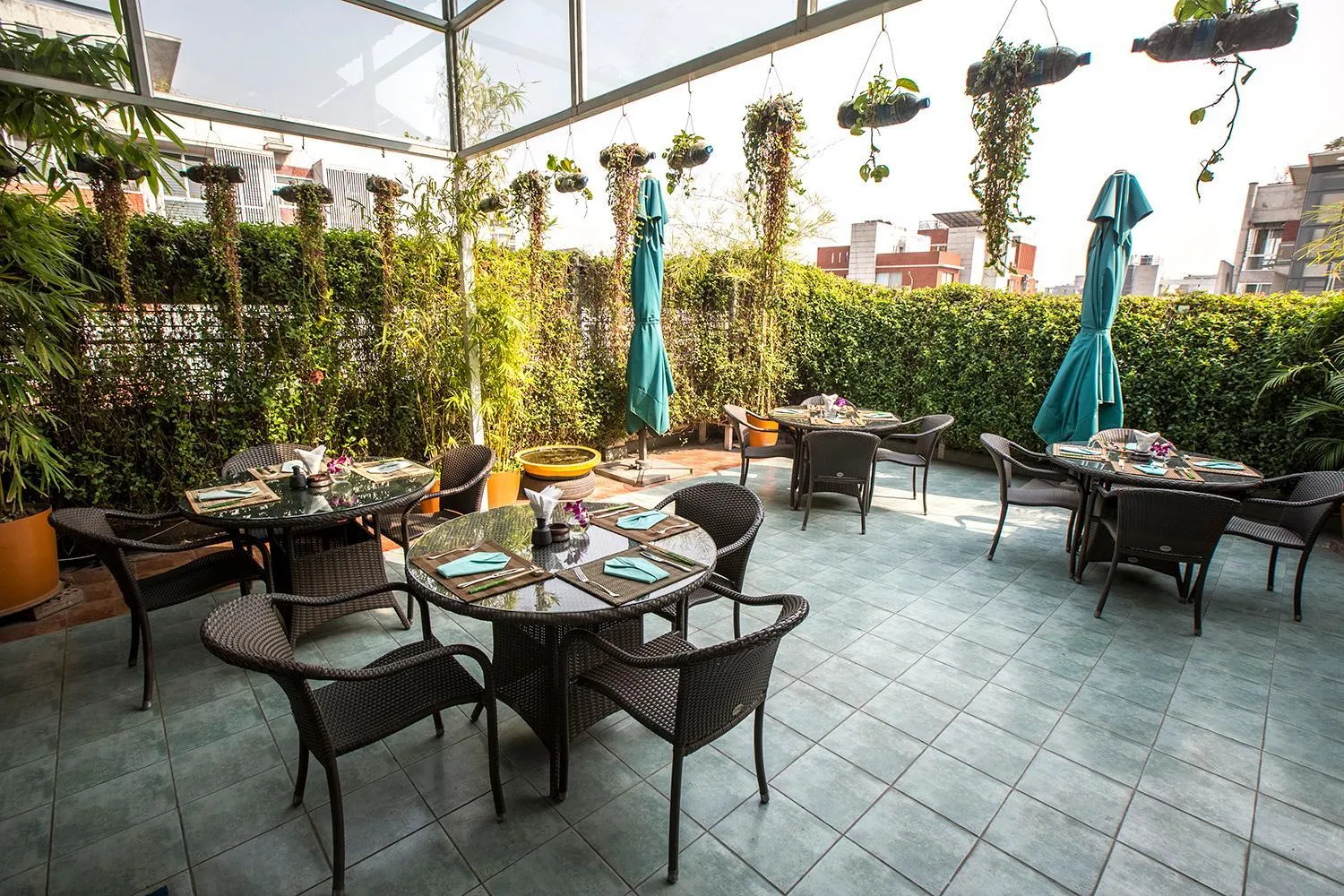 Restaurant/places to eat in Ascott Palace Dhaka