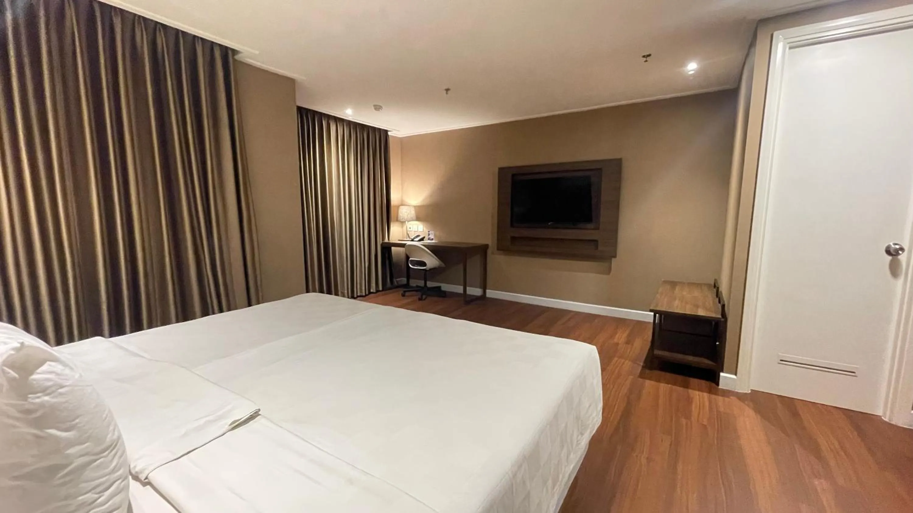 Bedroom, Bed in Swiss-Belcourt Serpong