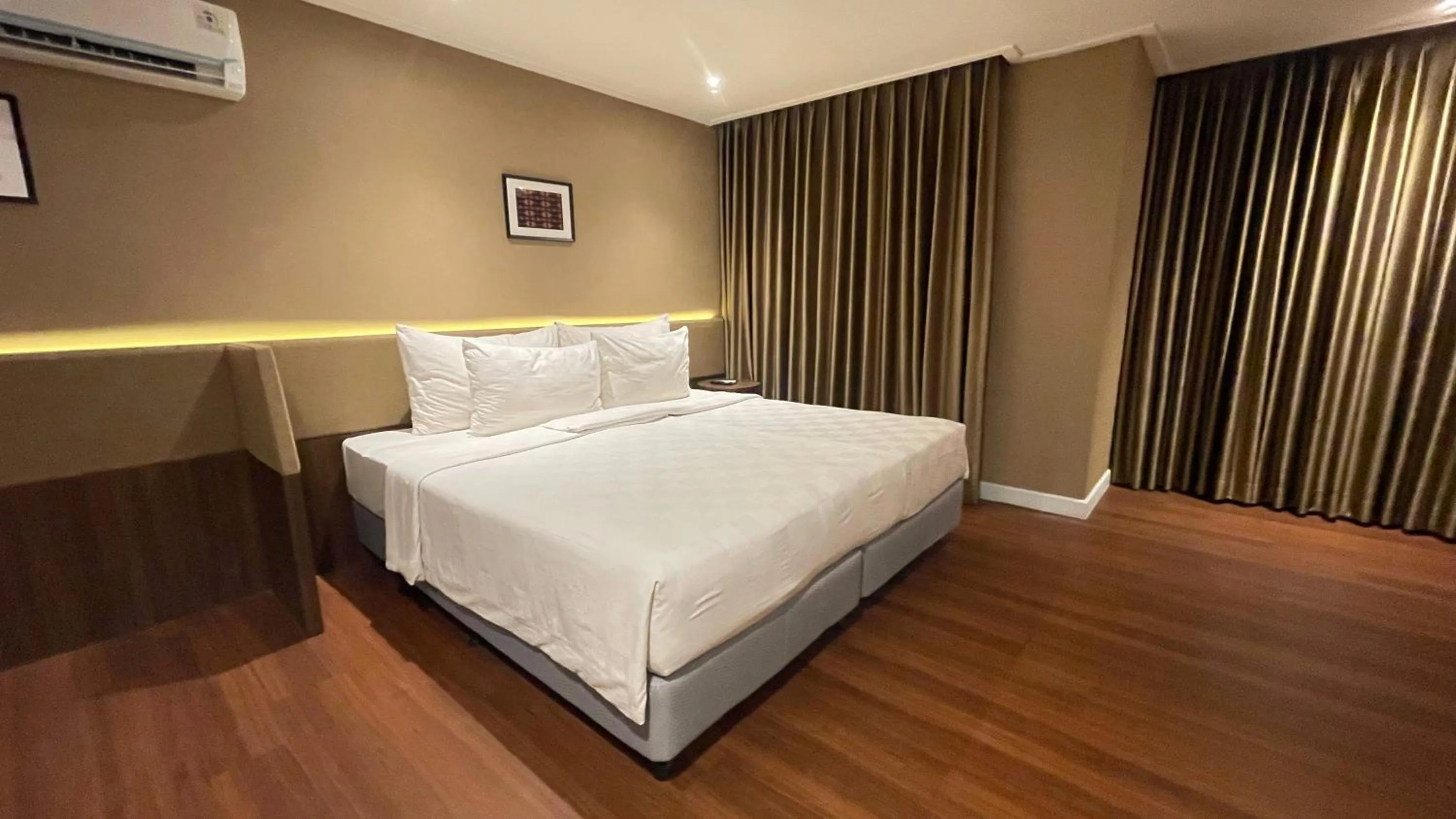 Bedroom, Bed in Swiss-Belcourt Serpong
