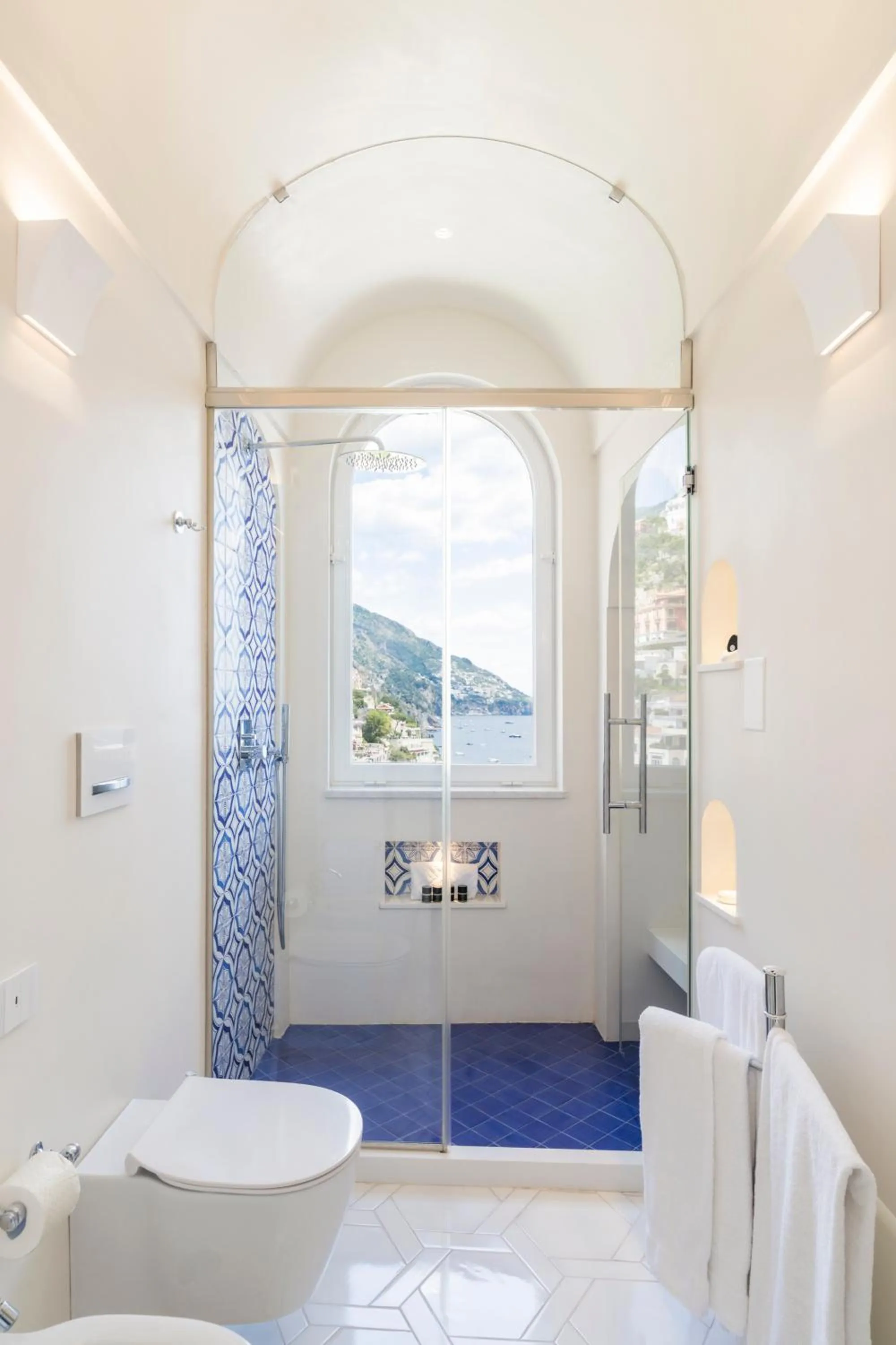 Toilet in Villa Magia