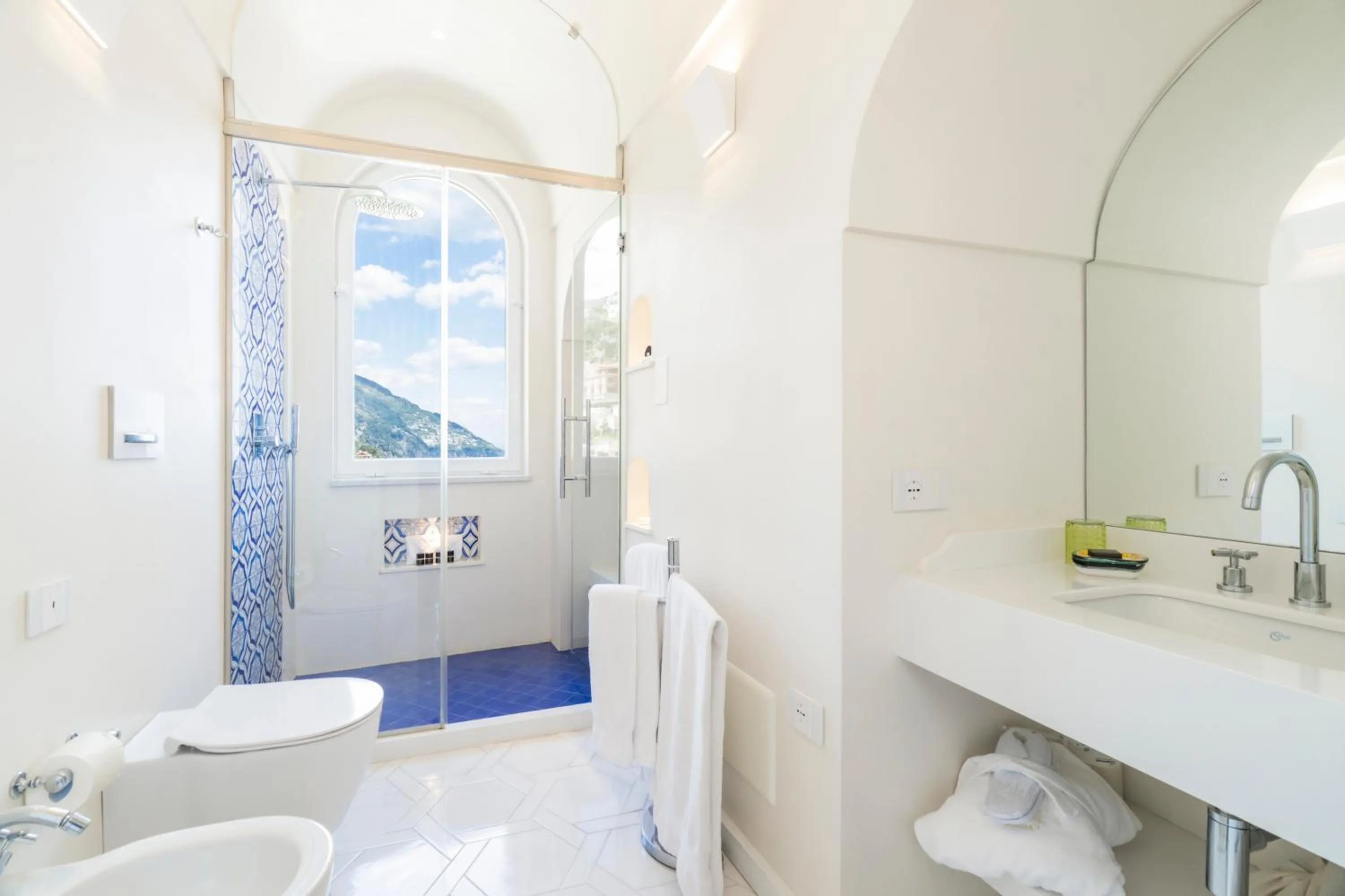 Shower in Villa Magia