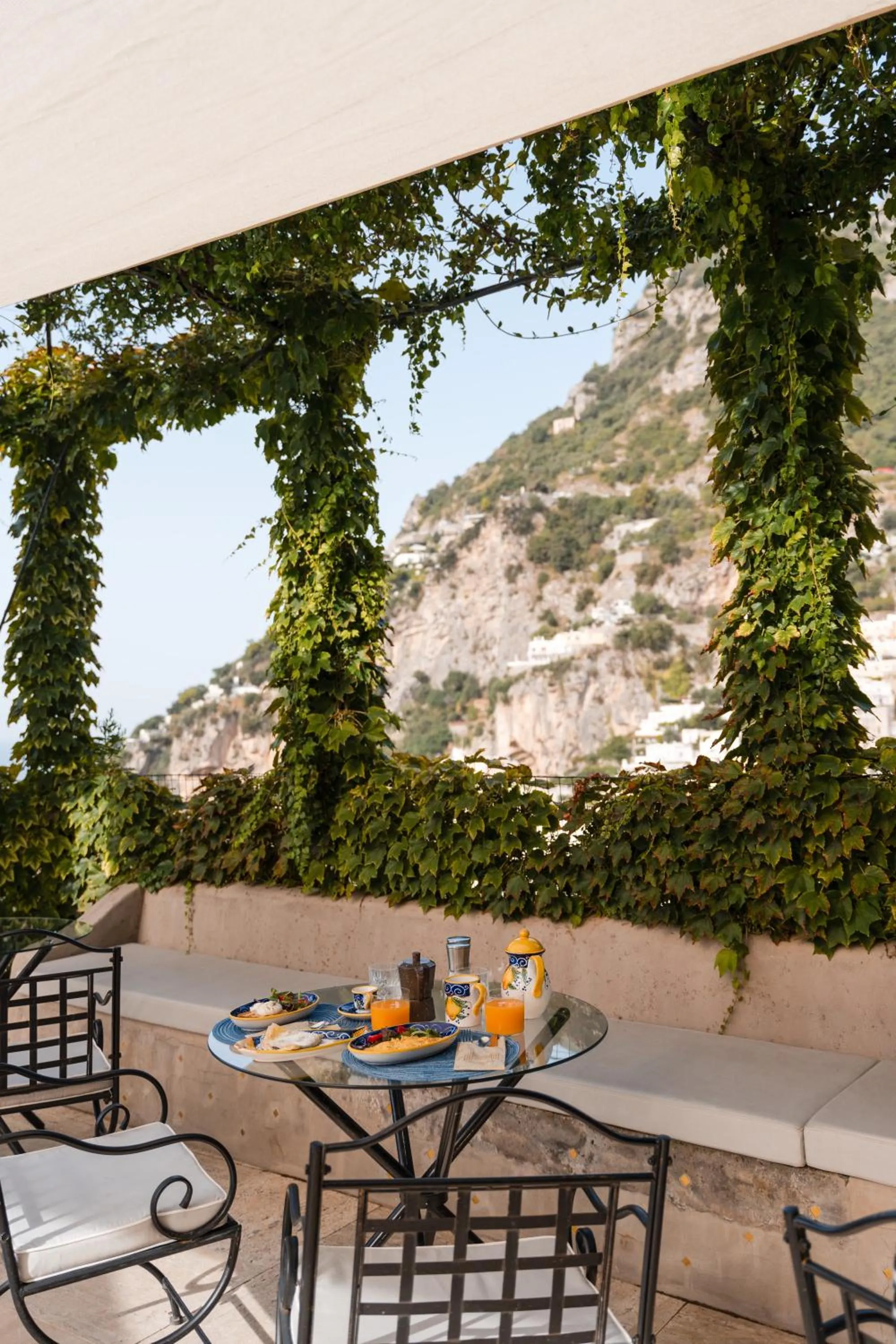 Restaurant/places to eat in Villa Magia