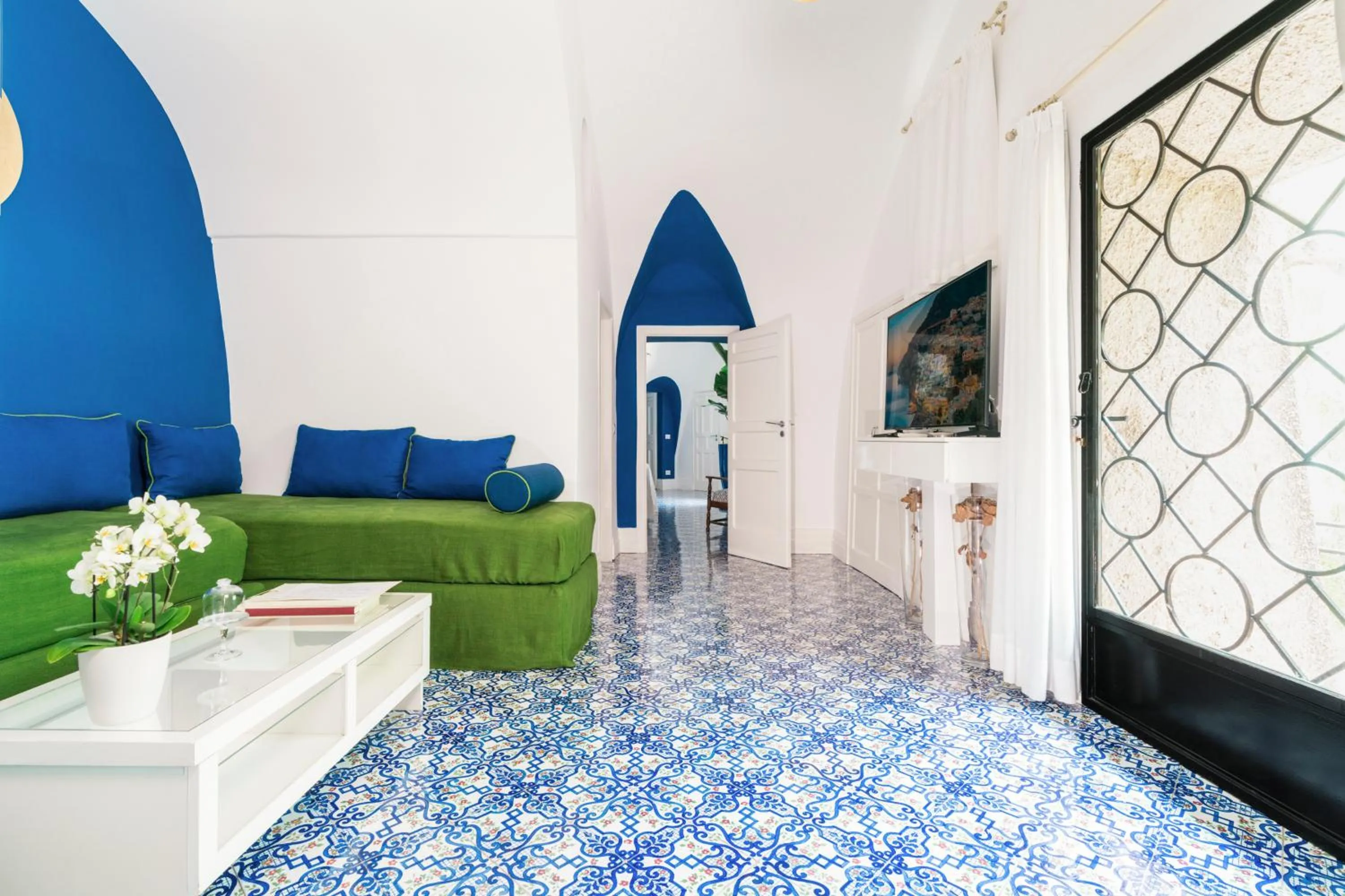 Communal lounge/ TV room in Villa Magia