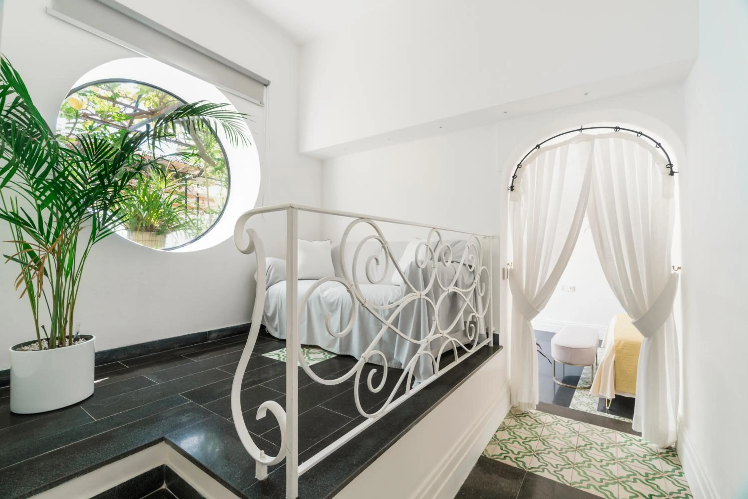 Seating area, Bed in Villa Magia