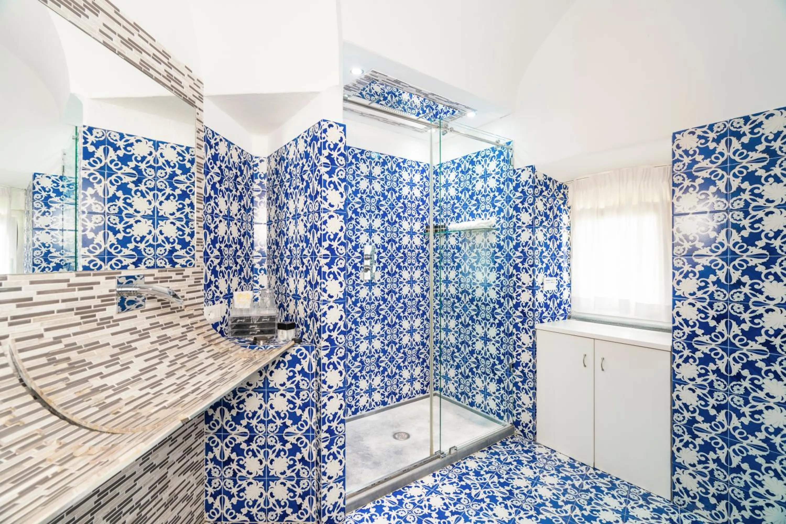 Shower in Villa Magia