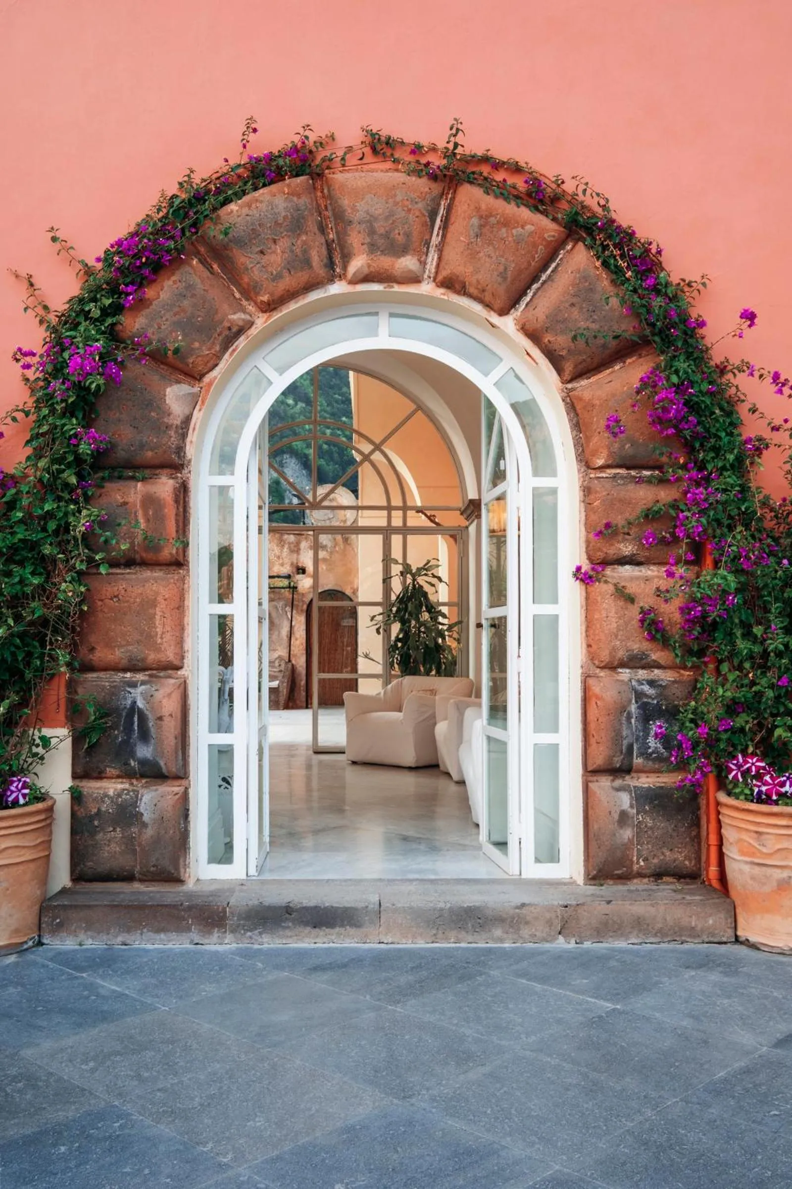 Facade/entrance in Villa Magia