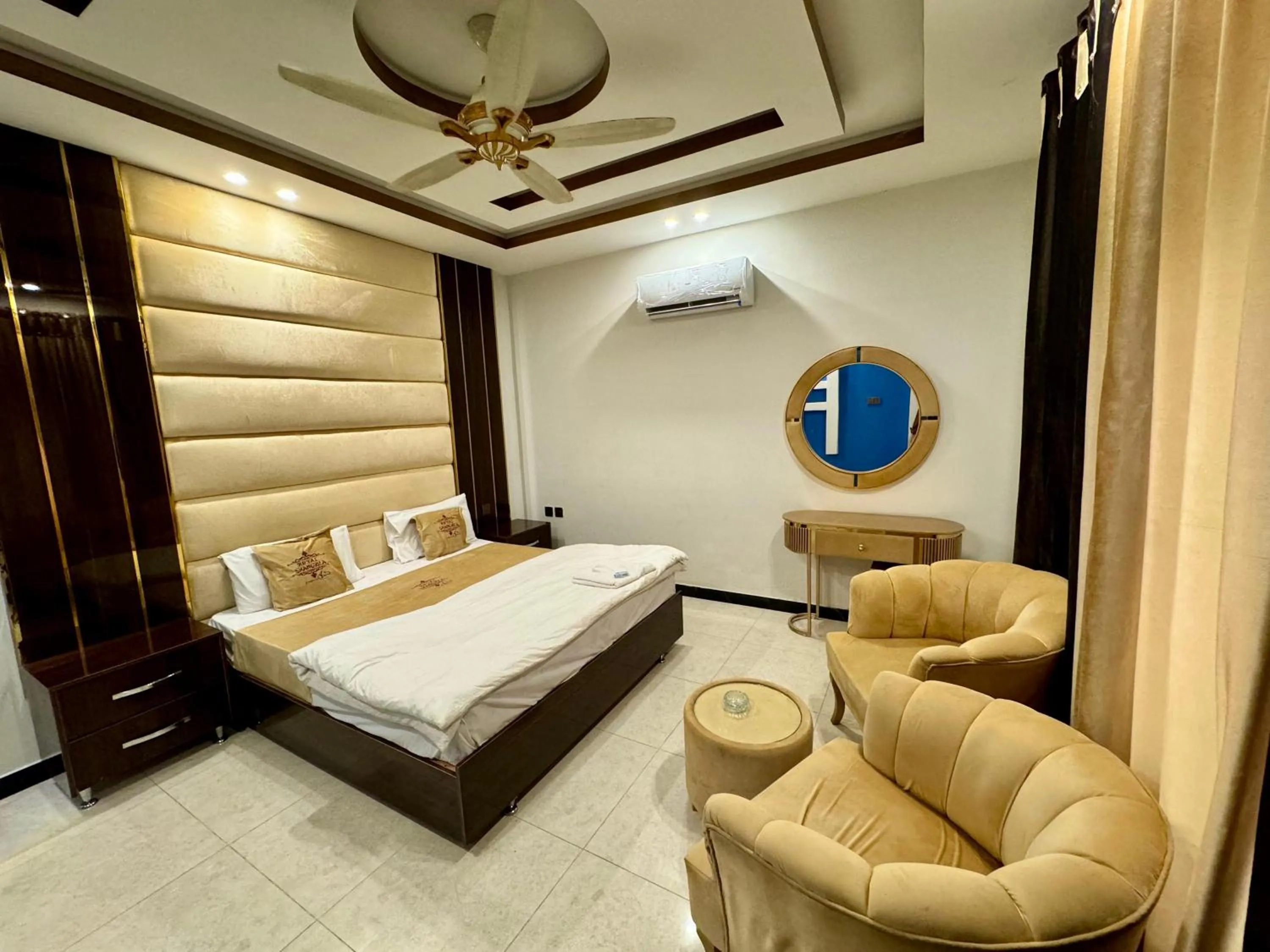 Bed in Royal Shangrila Balakot