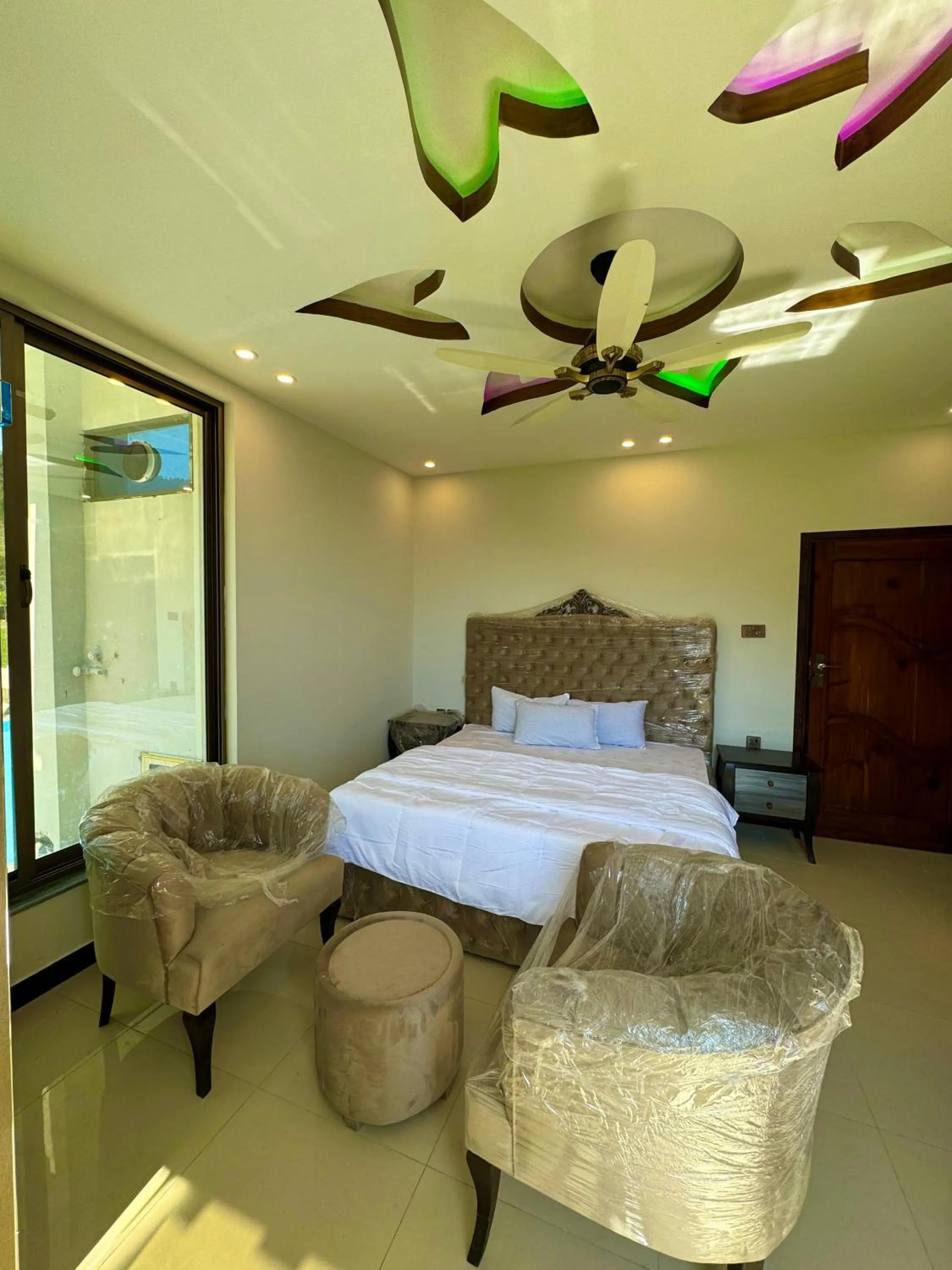 Bed in Royal Shangrila Balakot