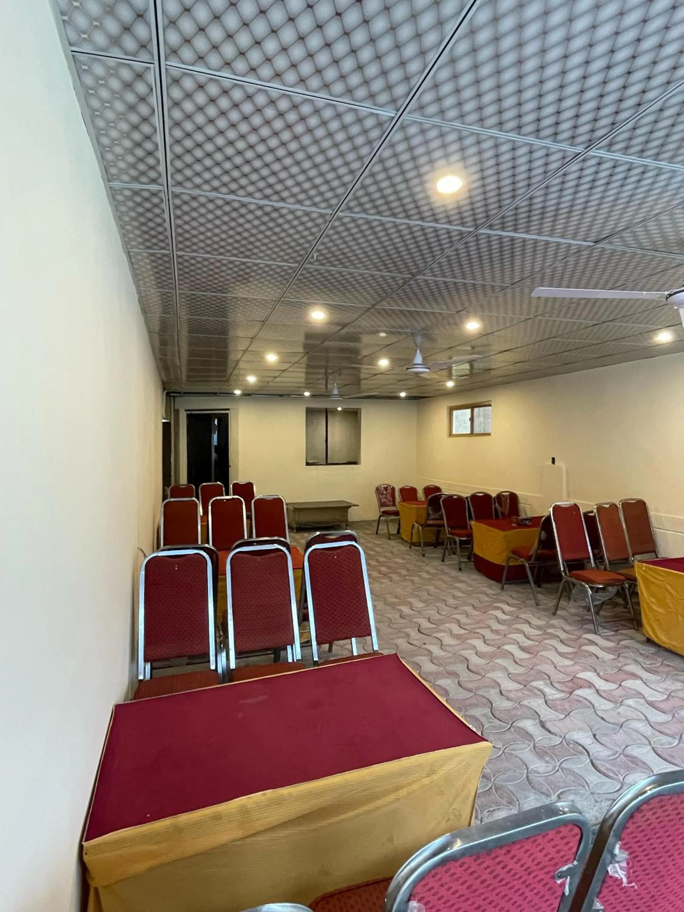 Restaurant/places to eat in Royal Shangrila Balakot