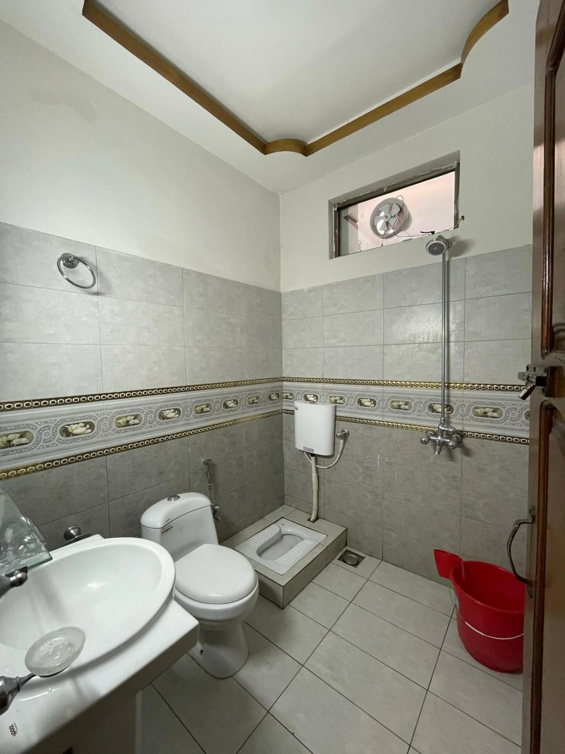 Shower in Royal Shangrila Balakot