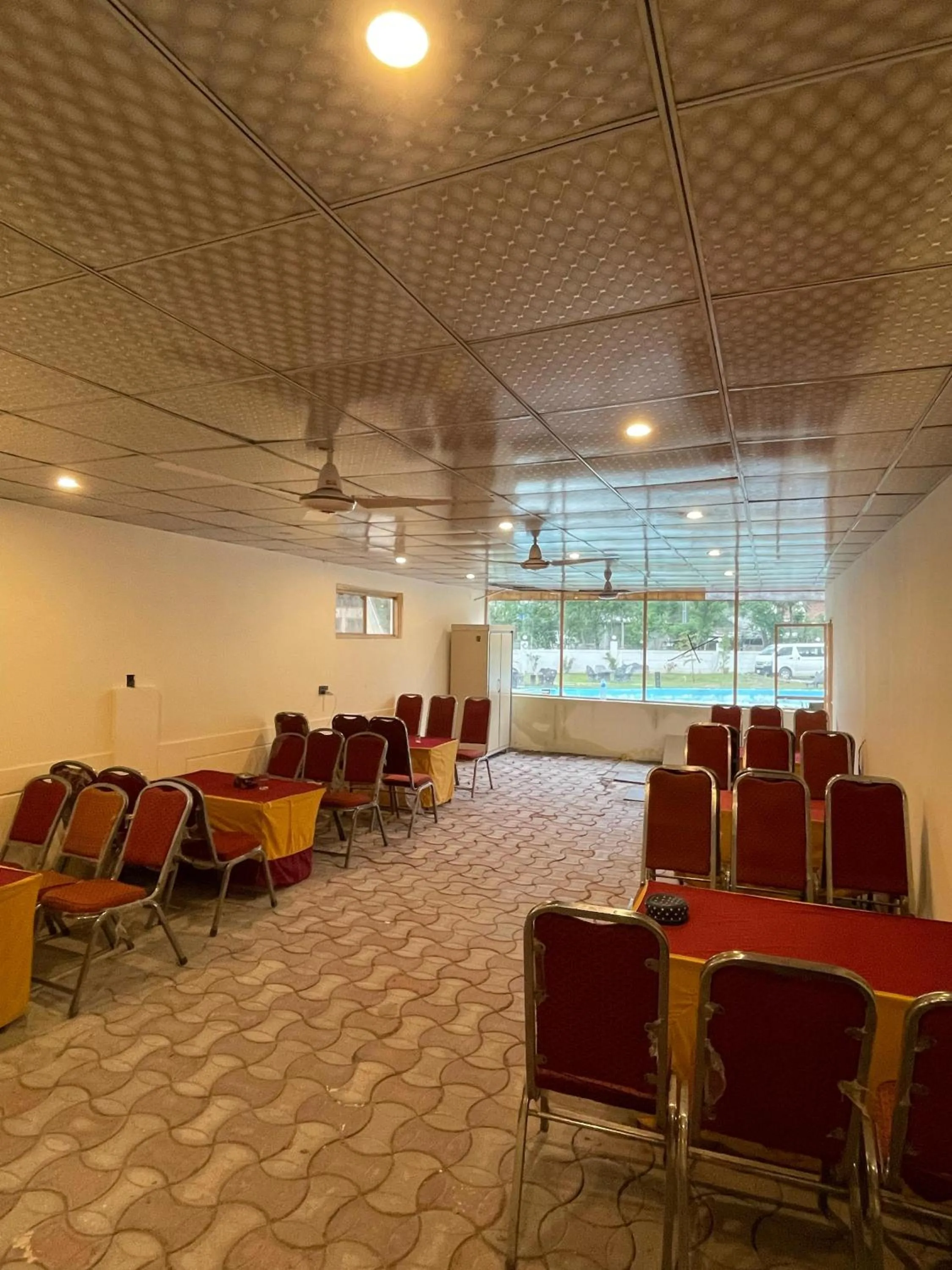 Restaurant/places to eat in Royal Shangrila Balakot