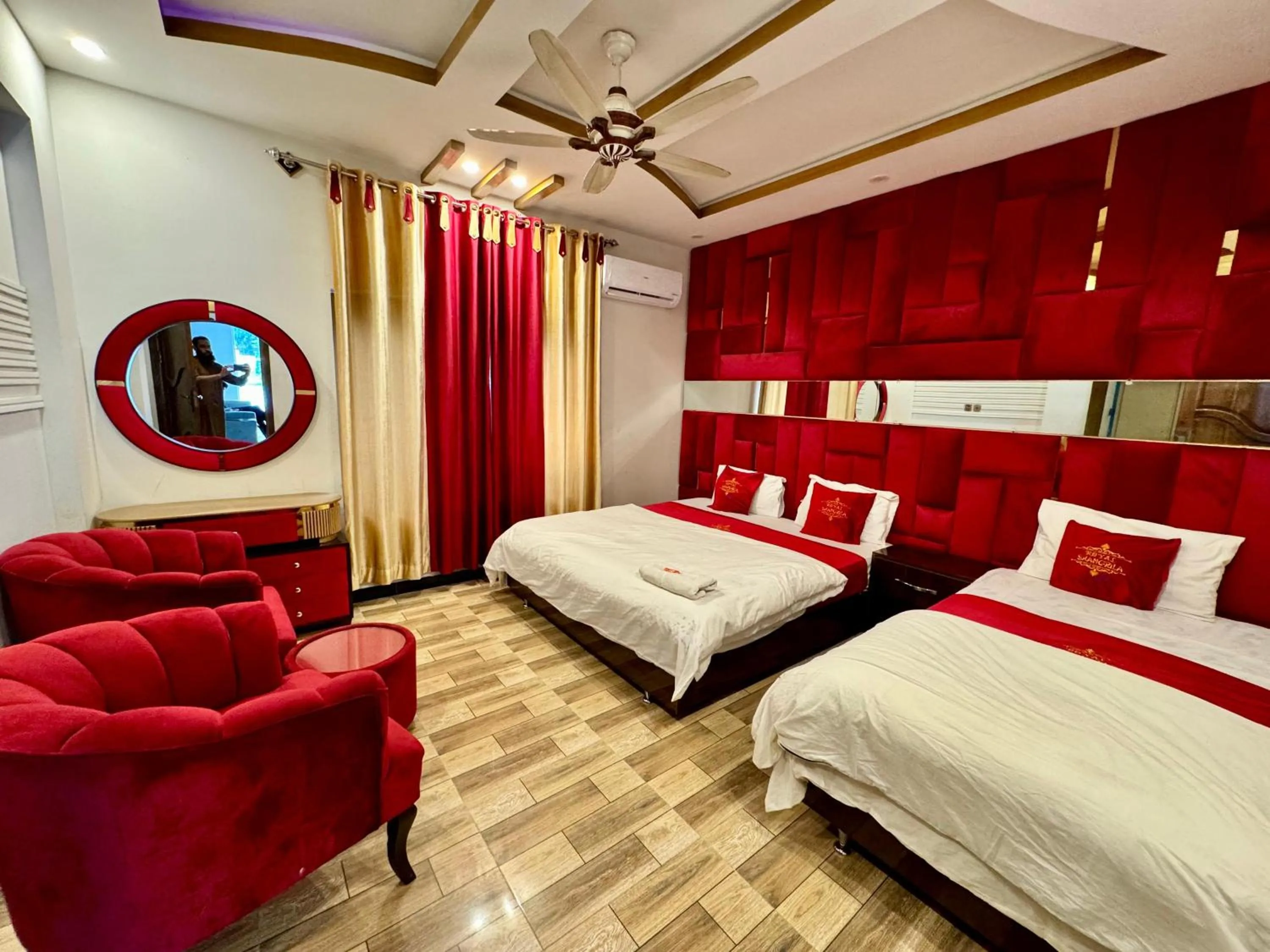 Bed in Royal Shangrila Balakot