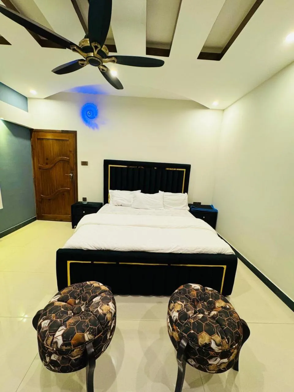 Bed in Royal Shangrila Balakot