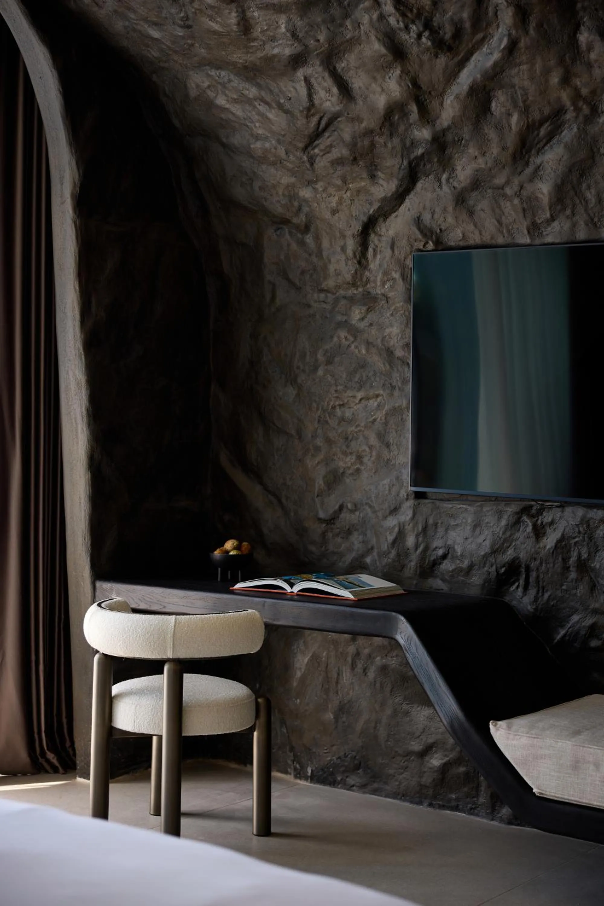 TV and multimedia in One of One Hotel