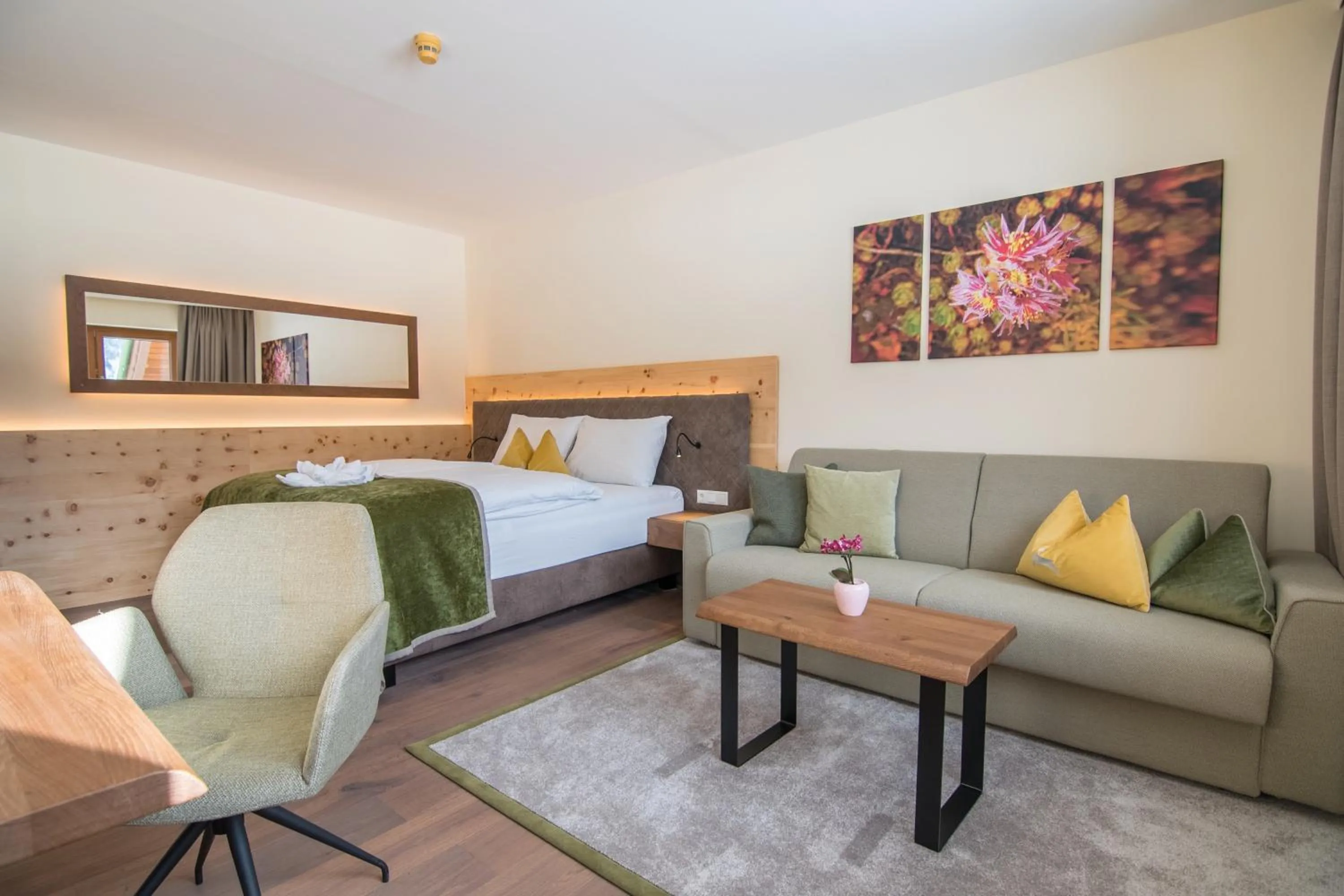 Photo of the whole room, Bed in Seehotel Jägerwirt