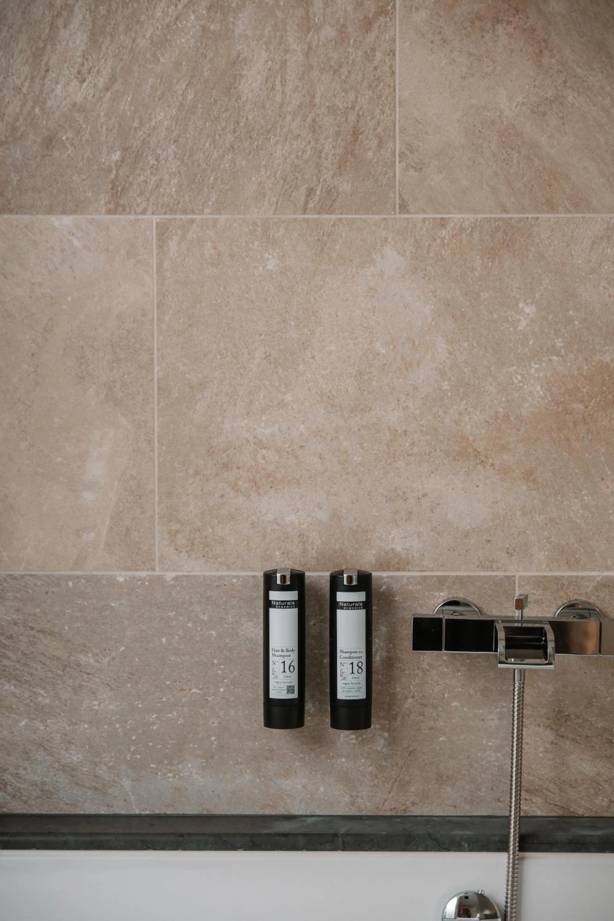 Shower in Hôtel de Rougemont & Spa