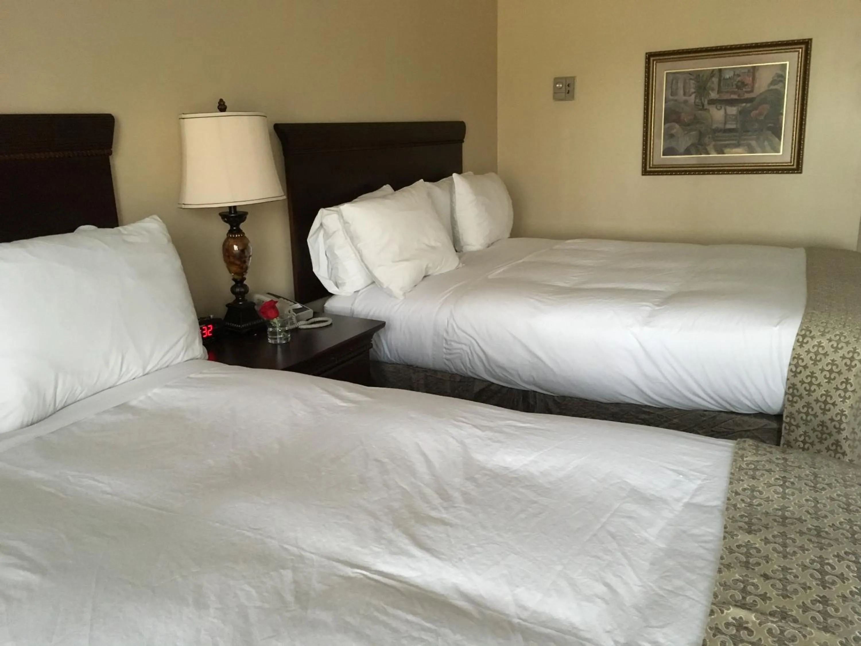 Bedroom, Bed in Colts Neck Inn Hotel