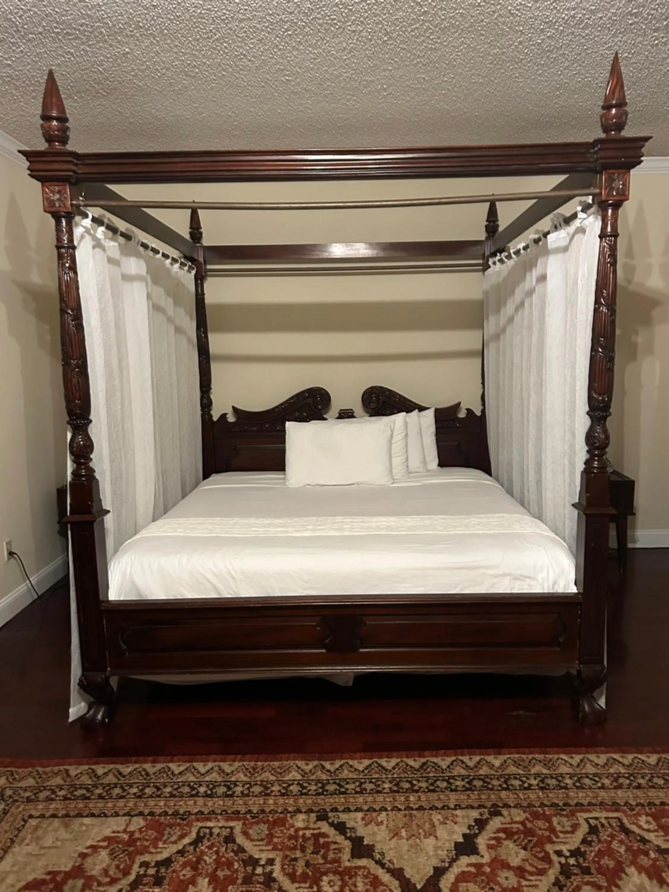 Bedroom, Bed in Colts Neck Inn Hotel