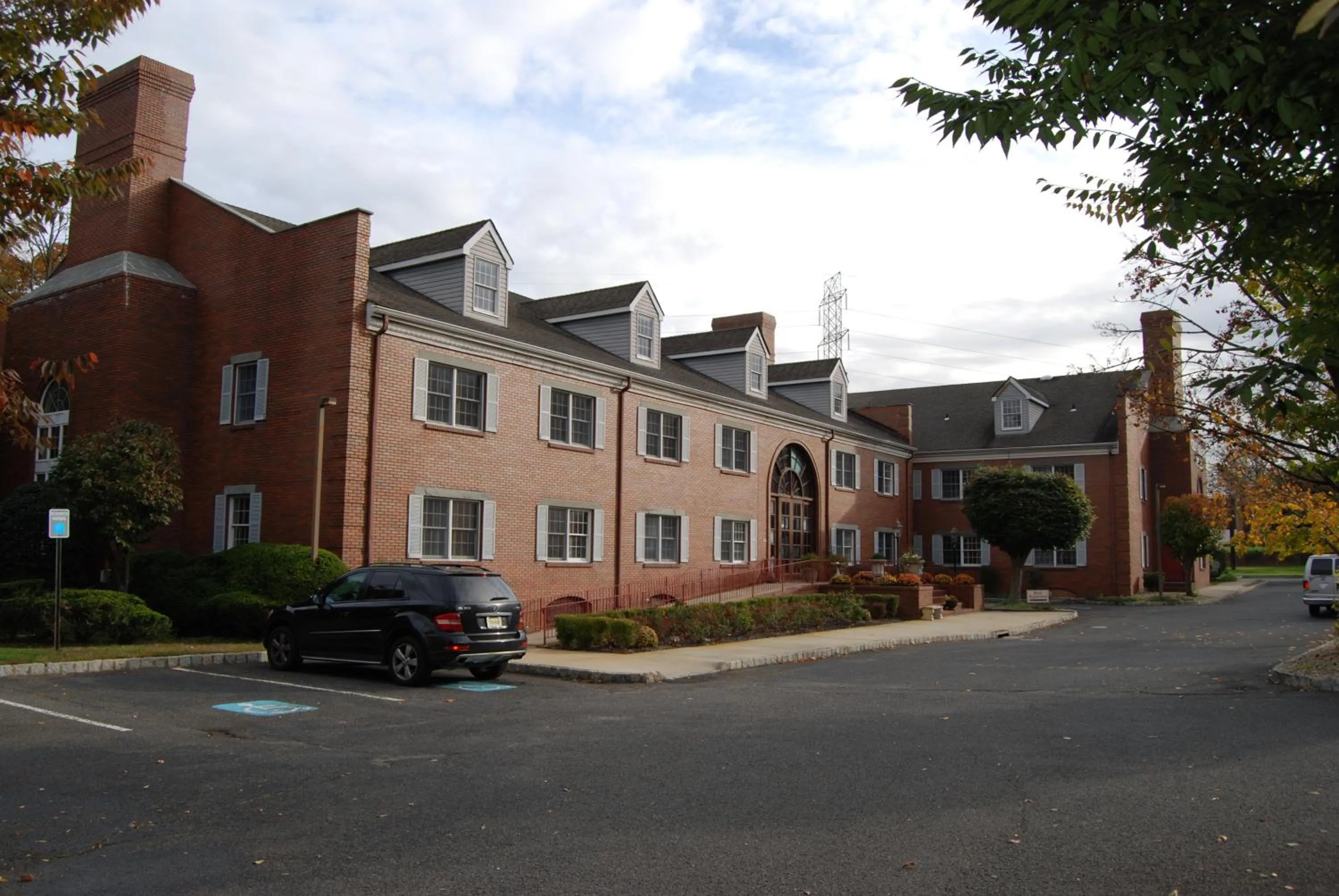 Facade/entrance in Colts Neck Inn Hotel
