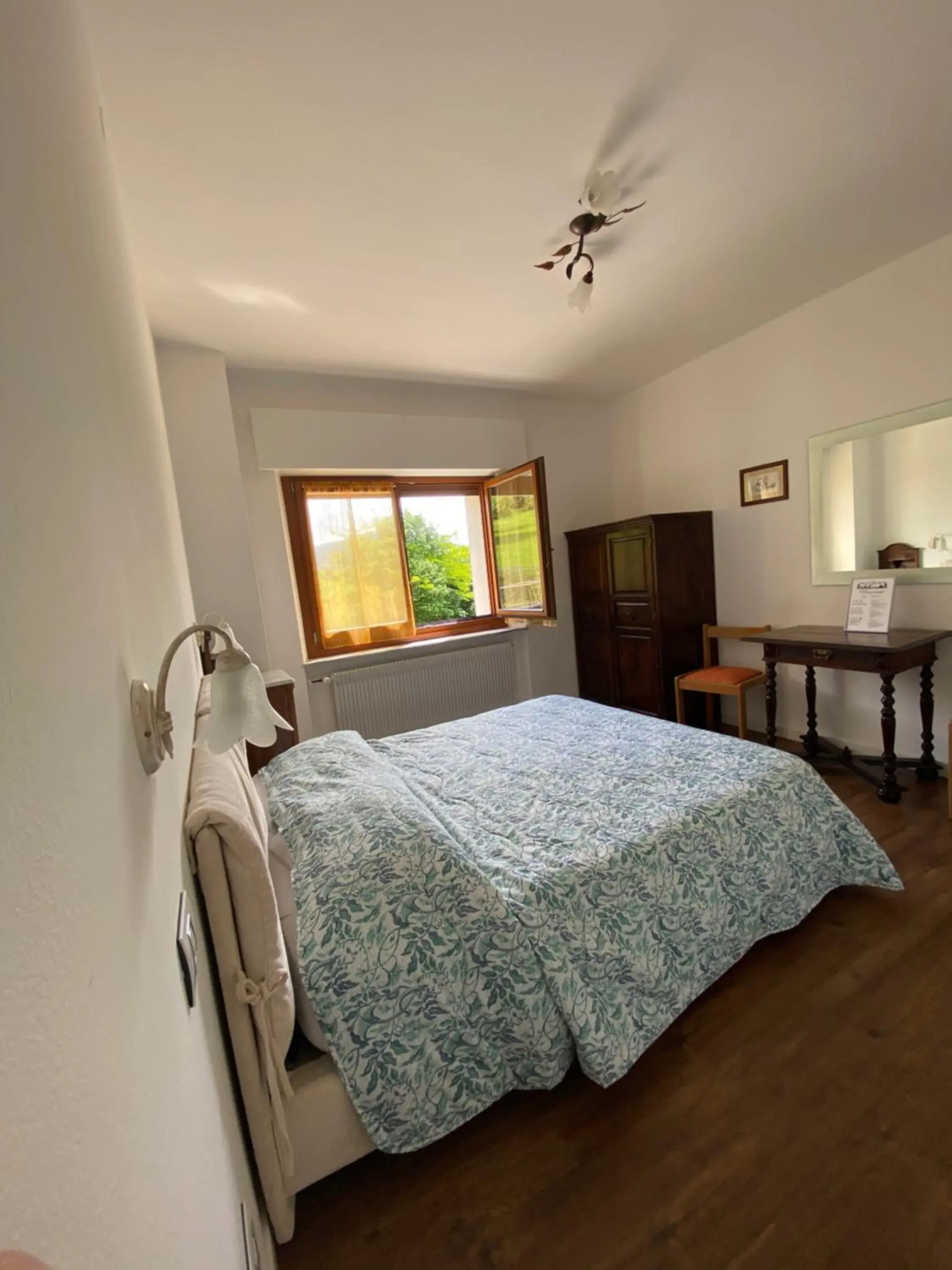 Double Room with Private Bathroom - single occupancy in B&B Panorama Dolomiti Double Room with Private Bathroom - single occupancy in B&B Panorama Dolomiti