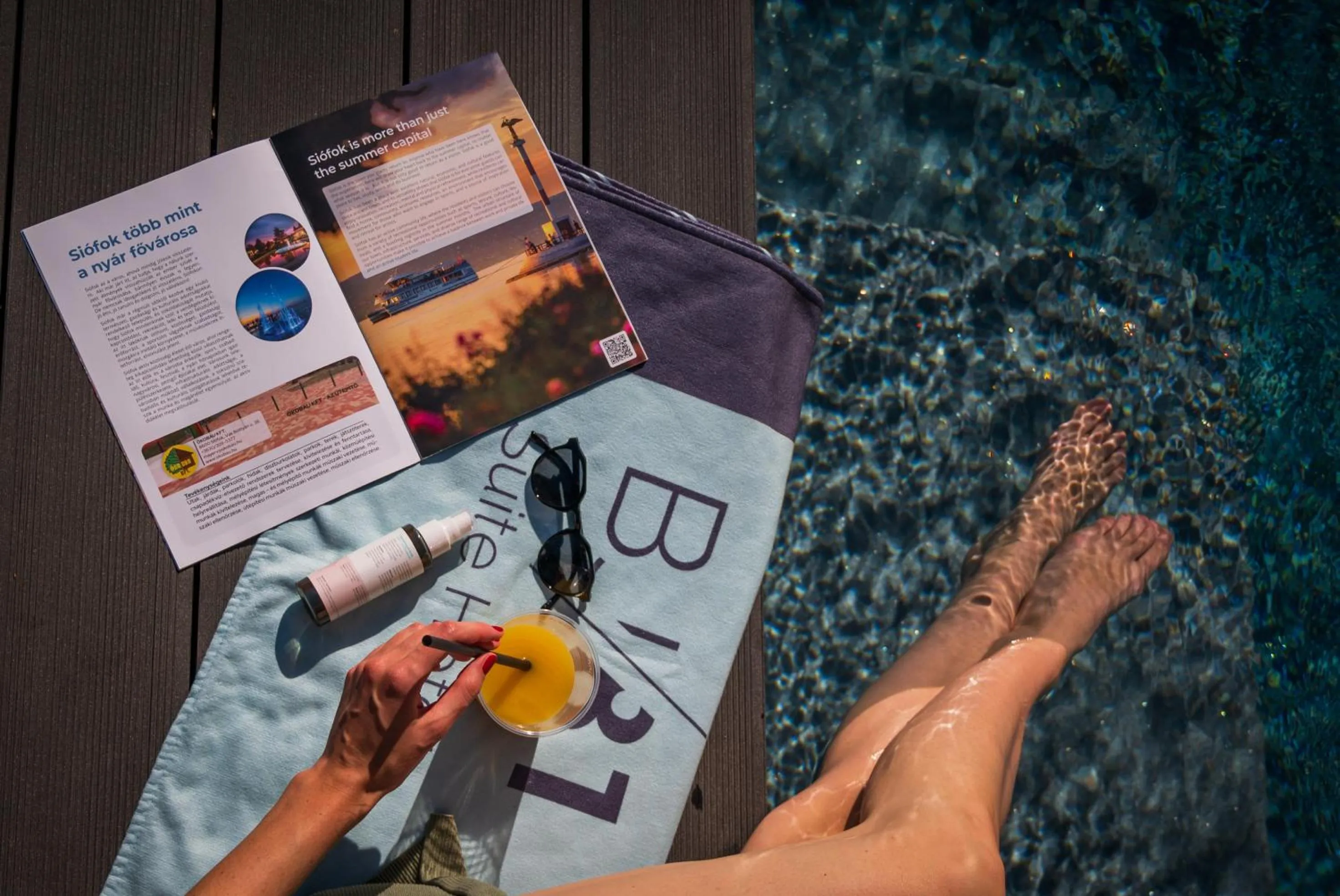 Swimming pool in BJ81 Suite Hotel