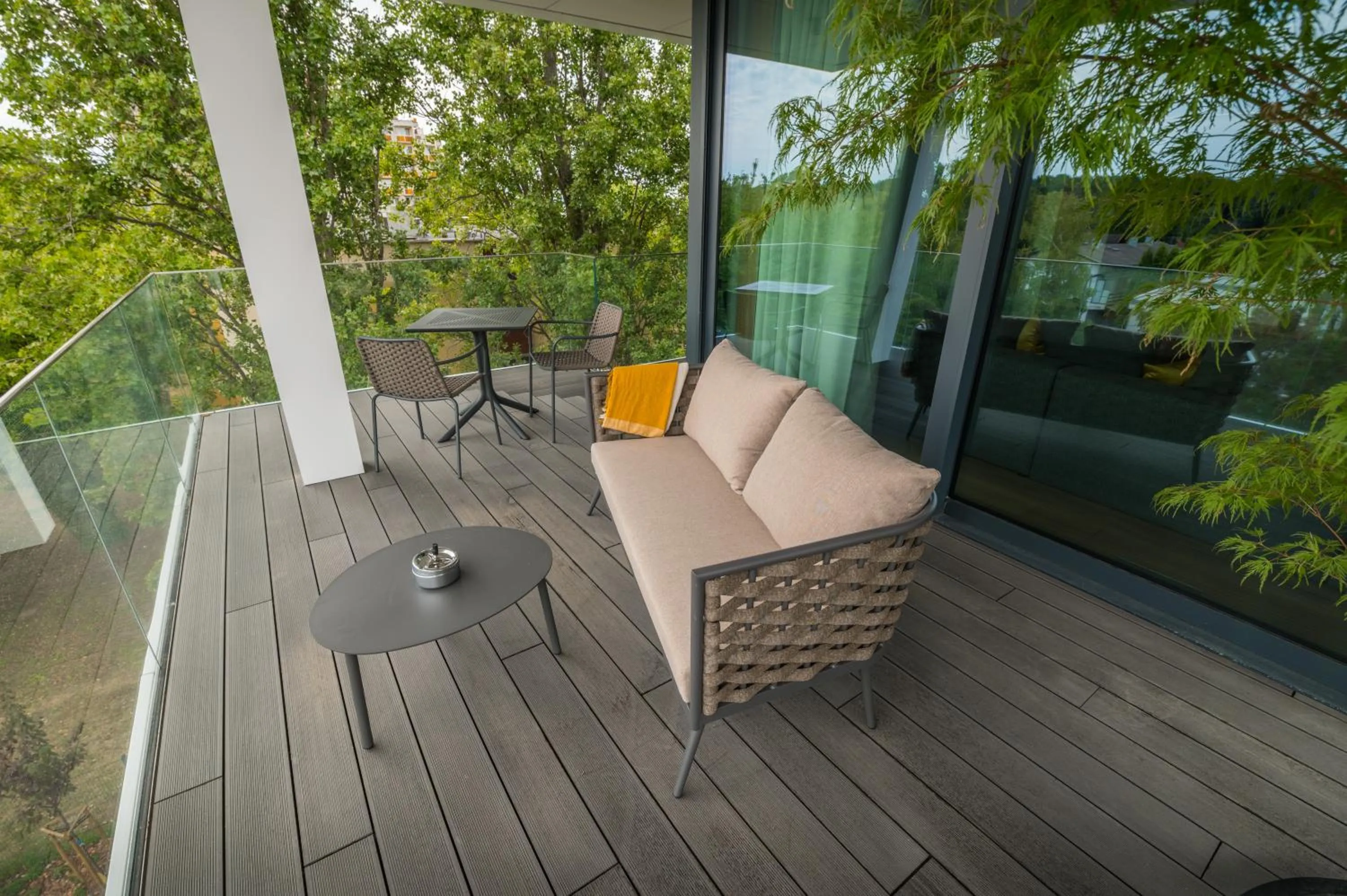 Day in BJ81 Suite Hotel