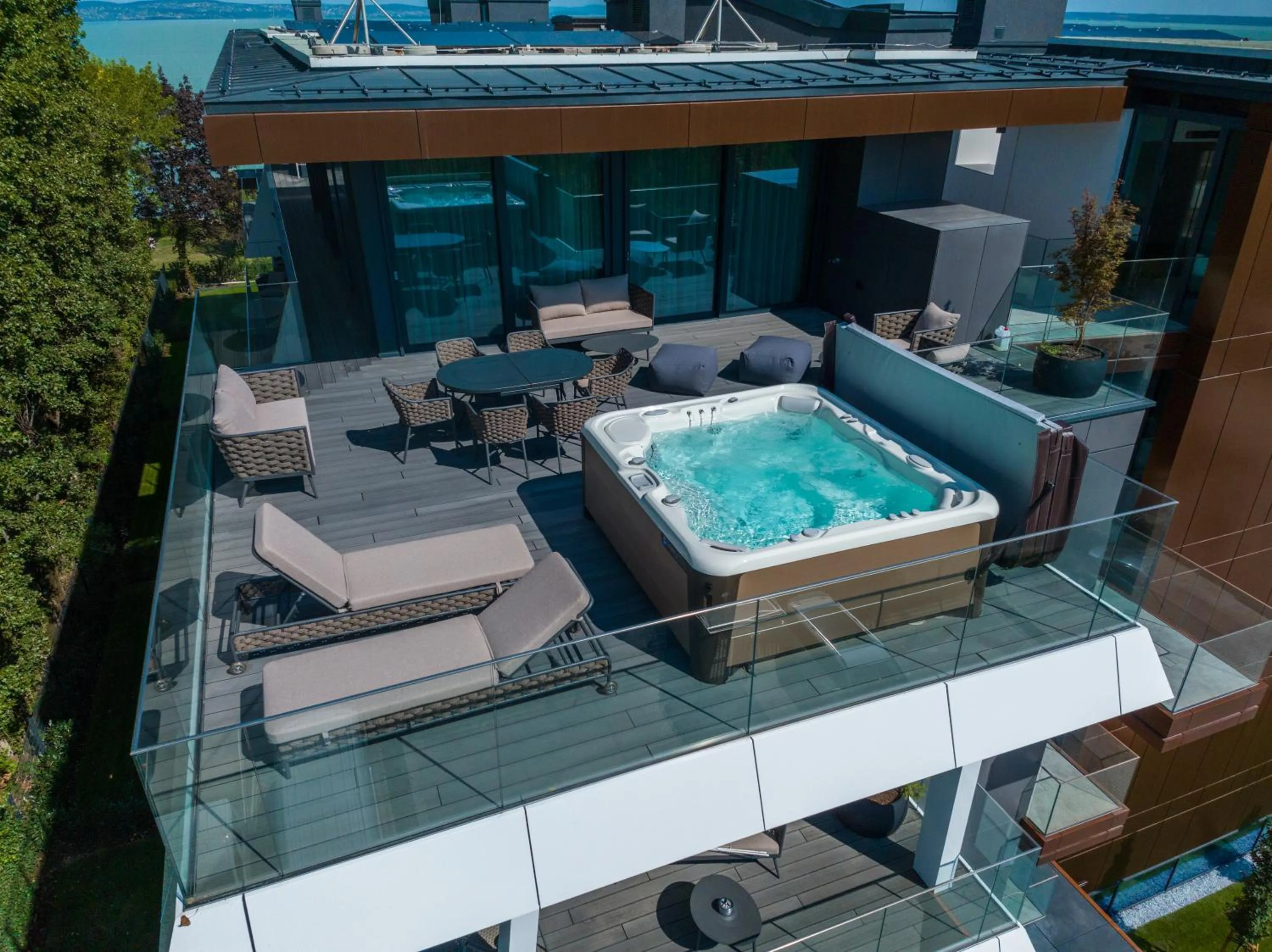 Patio in BJ81 Suite Hotel