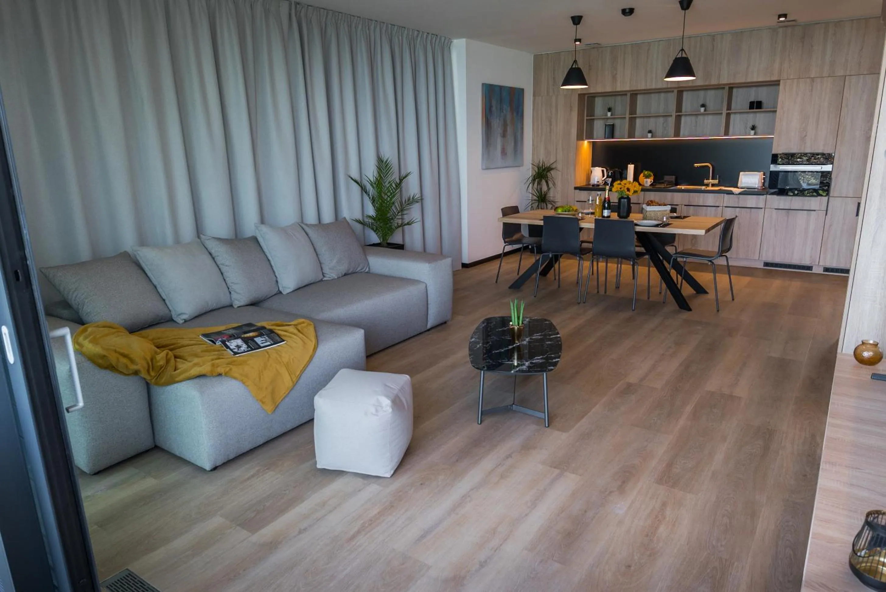 Kitchen or kitchenette in BJ81 Suite Hotel