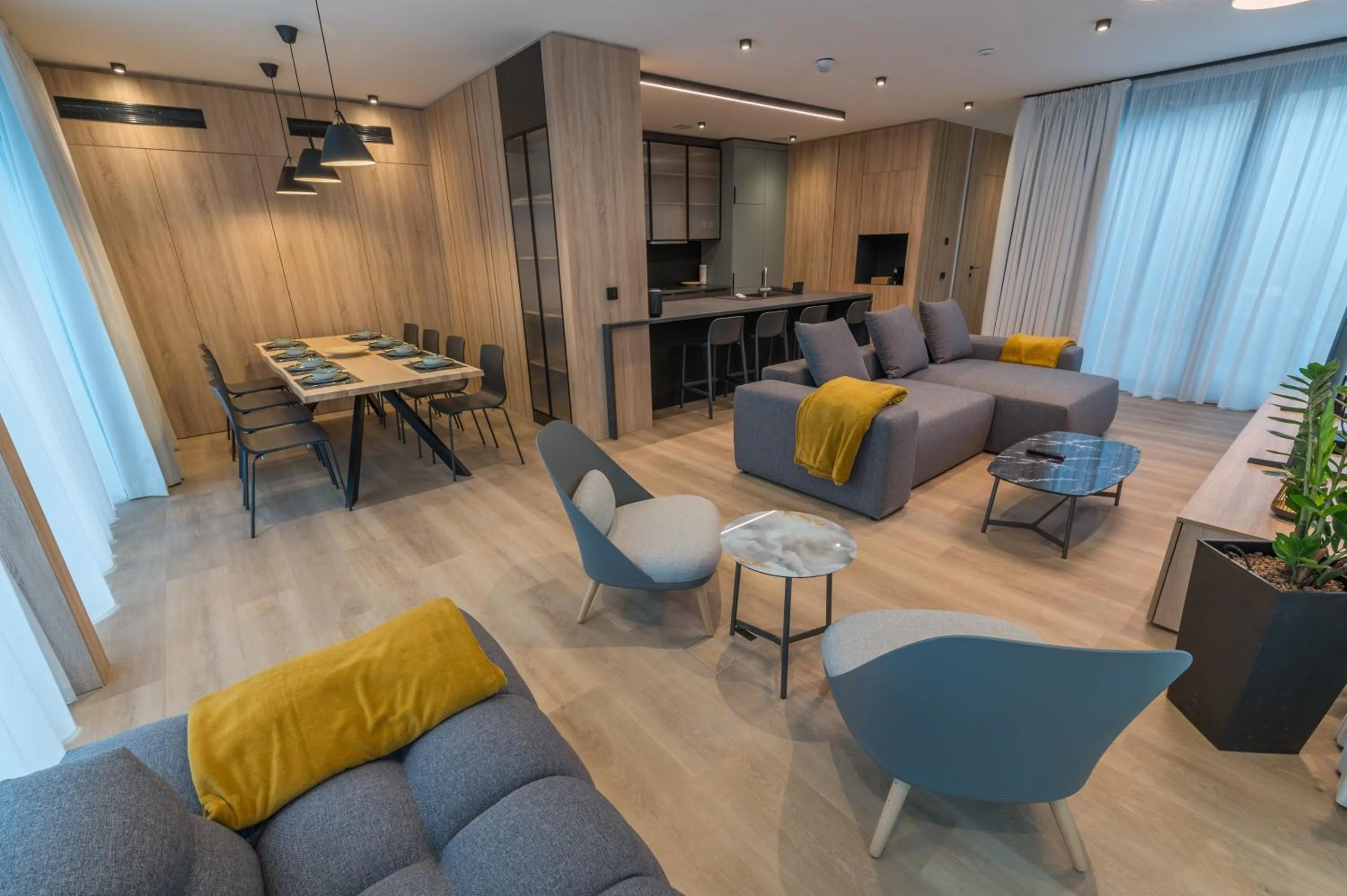 TV and multimedia in BJ81 Suite Hotel