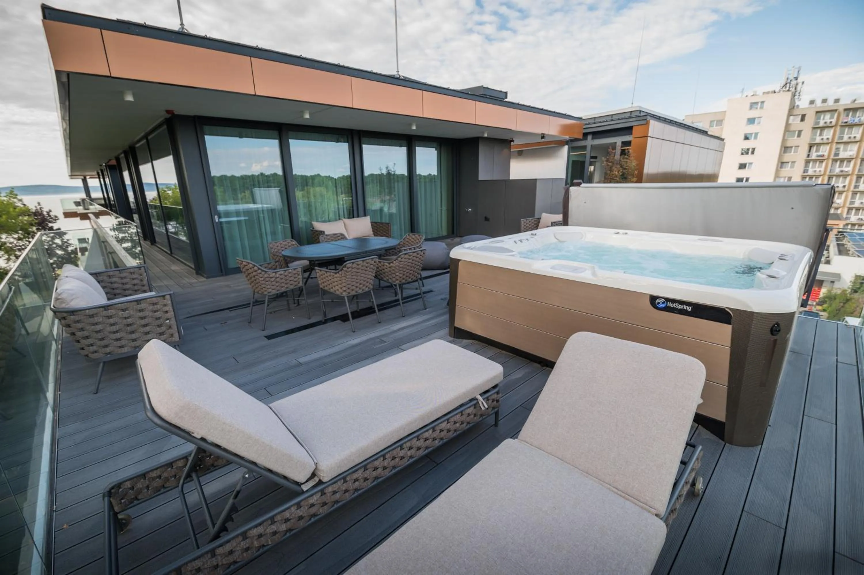 Patio in BJ81 Suite Hotel