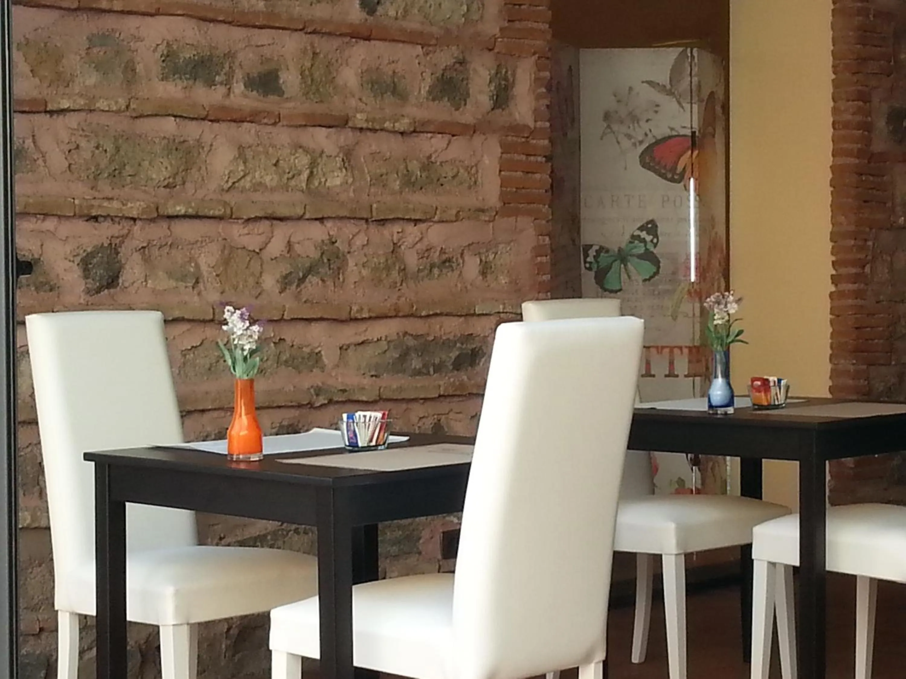 Restaurant/places to eat in Art & Jazz Hotel