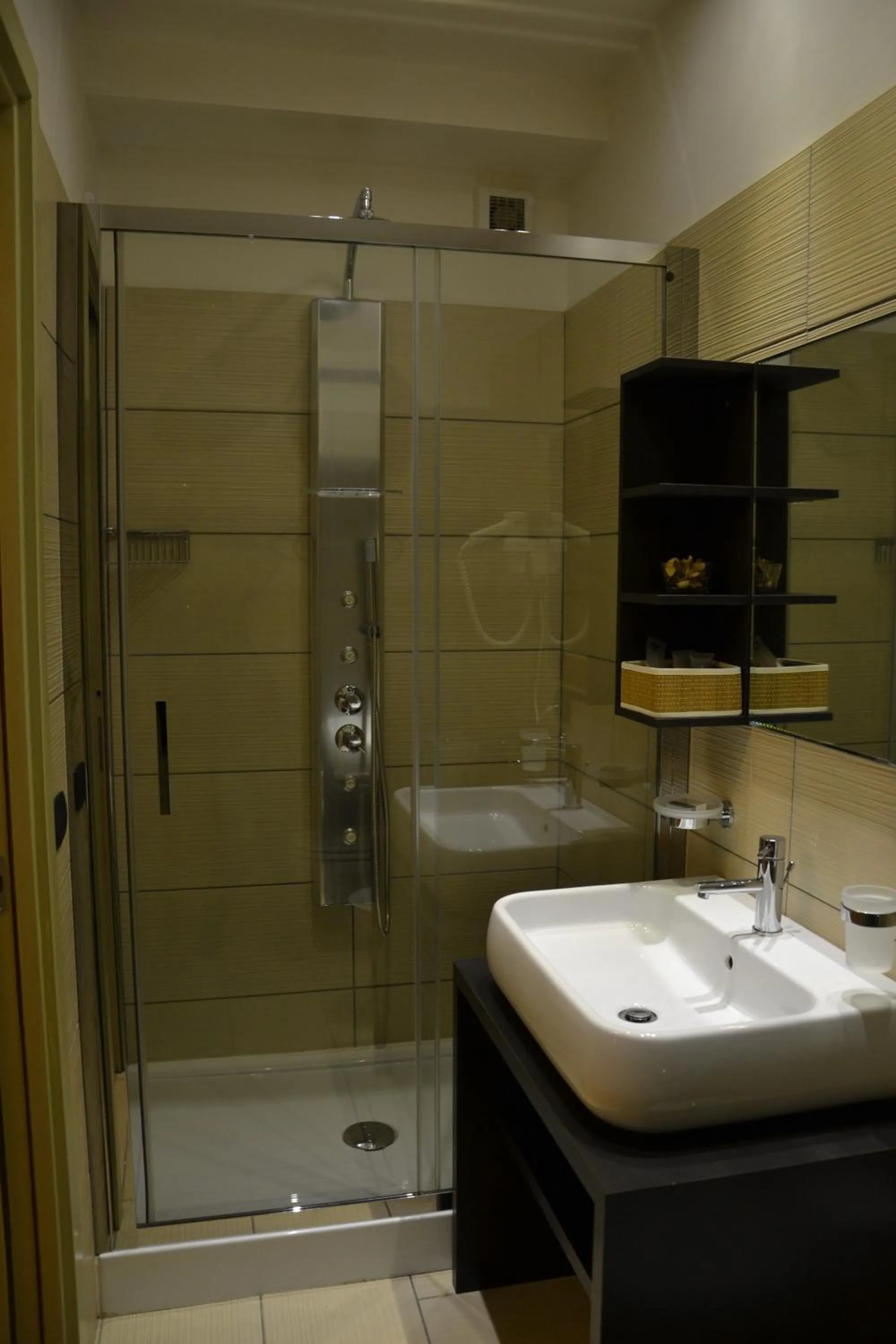 Shower in Art & Jazz Hotel