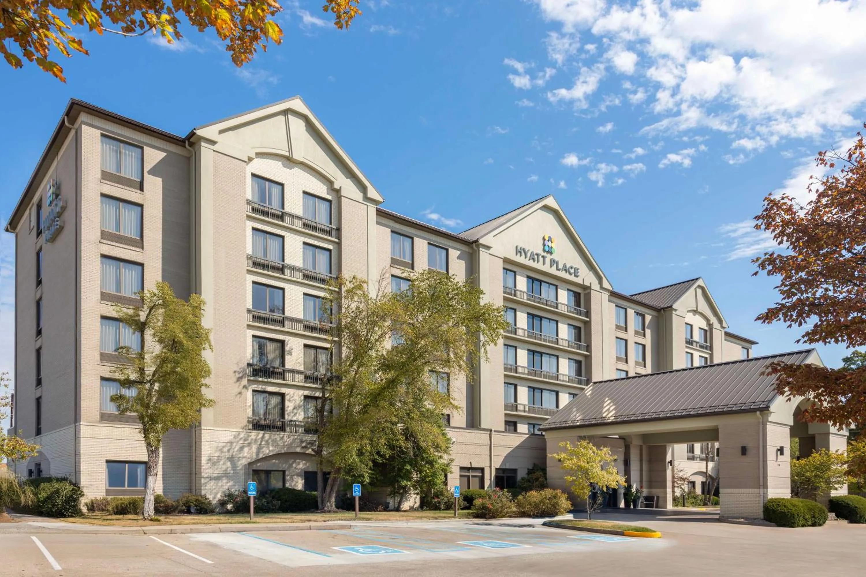 Property building in Hyatt Place Indianapolis Airport