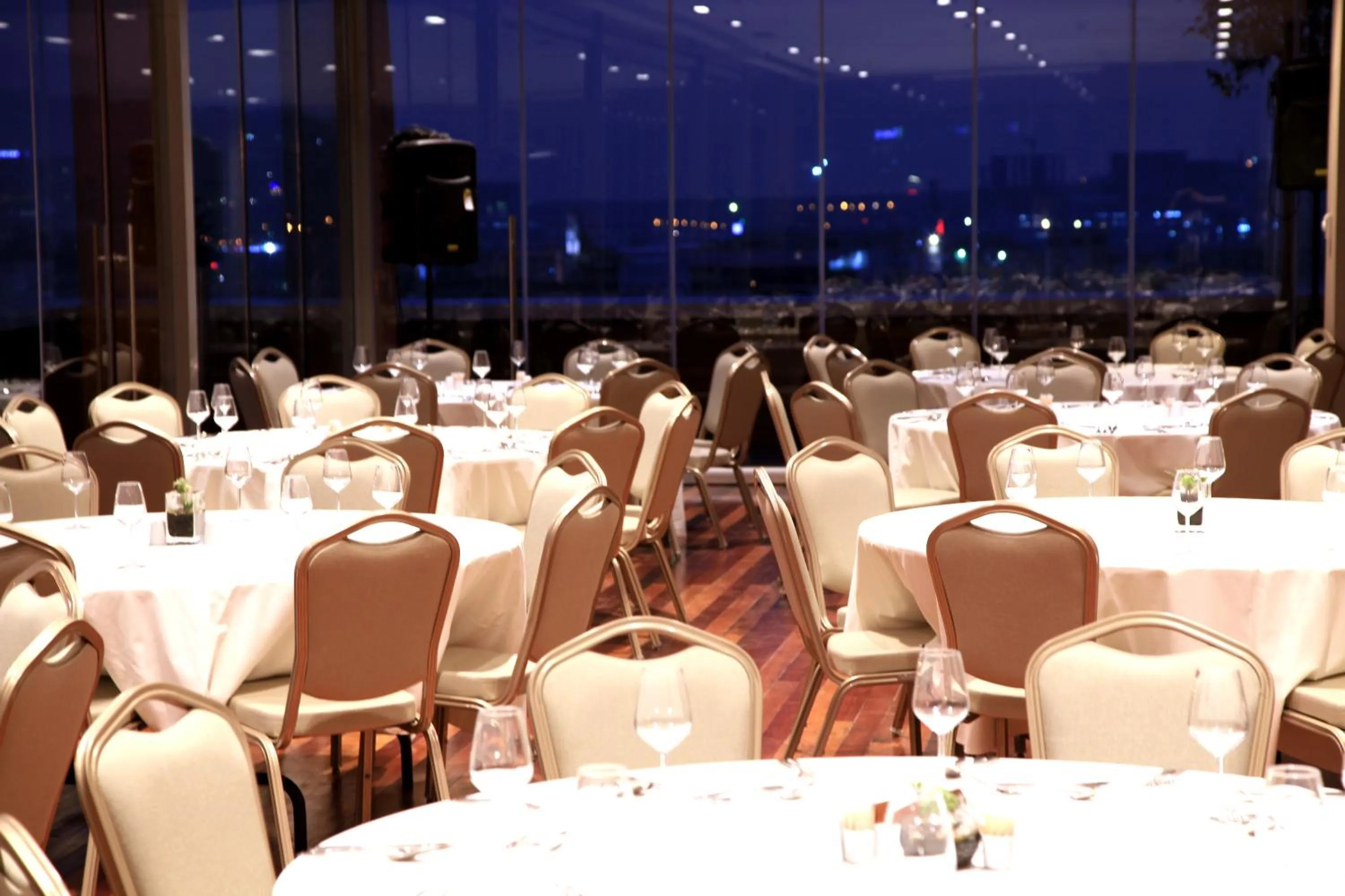 Restaurant/places to eat in Liv City Hotels