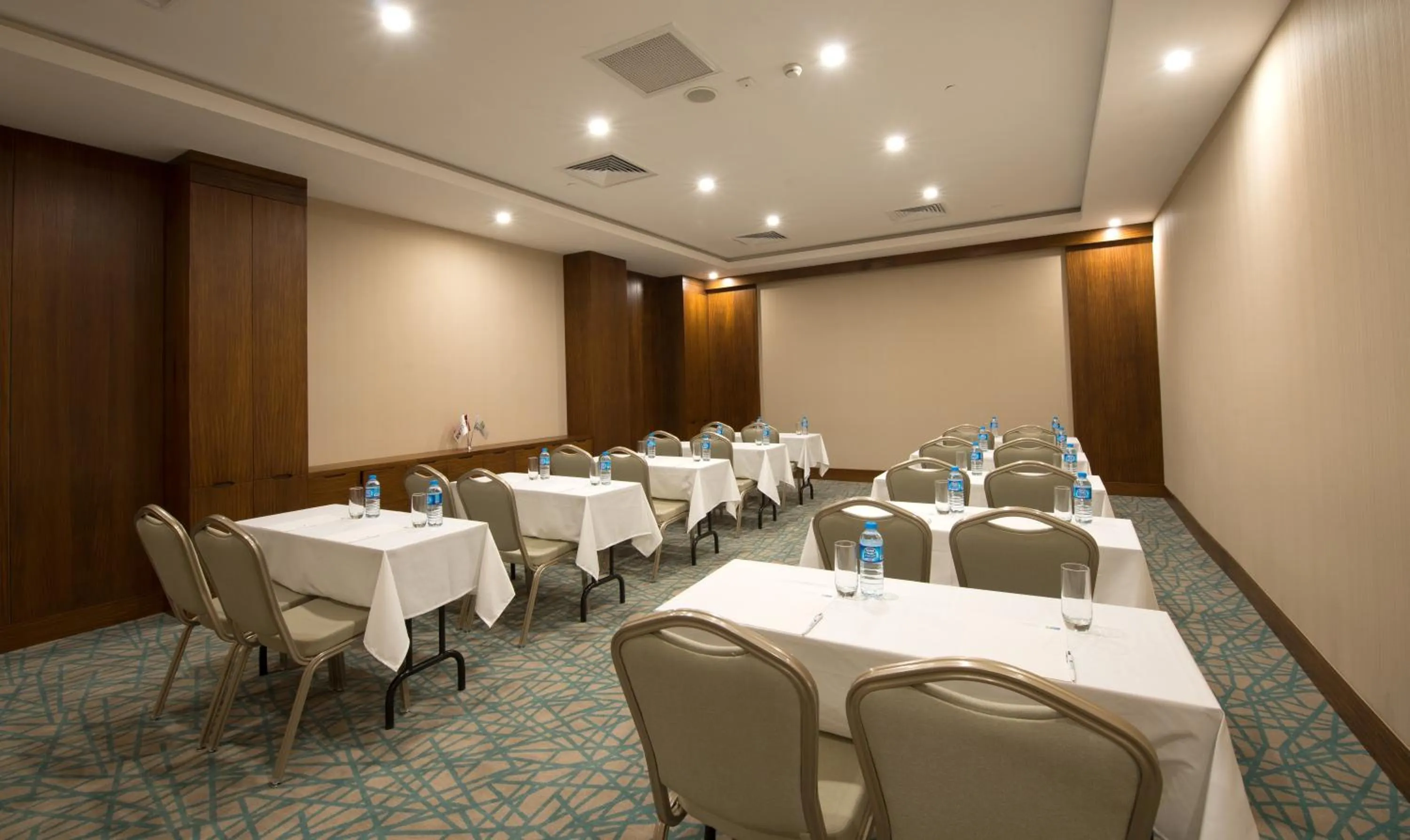 Business facilities in Liv City Hotels