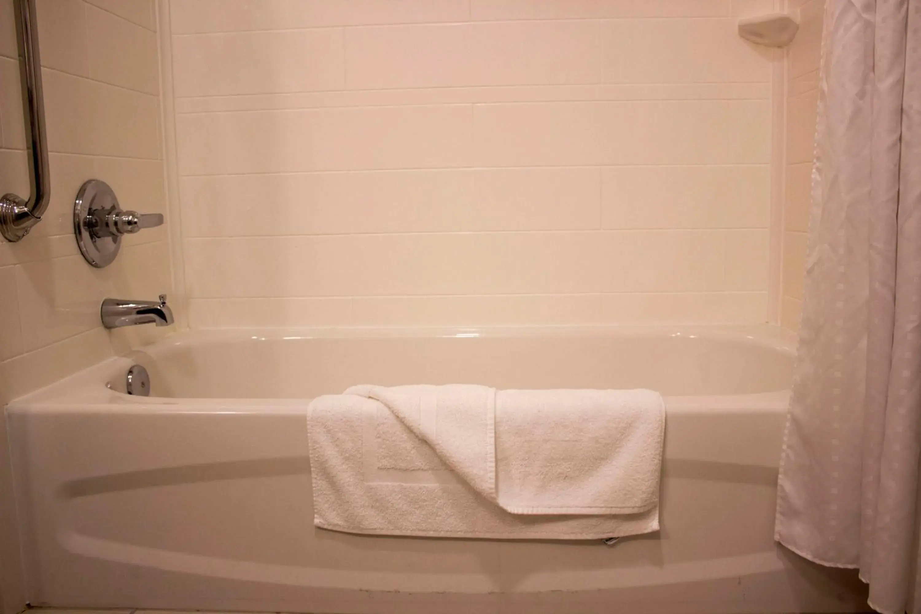 Standard Queen Room with Two Queen Beds - Communications Accessible in Holiday Inn Express and Suites Tahlequah by IHG Standard Queen Room with Two Queen Beds - Communications Accessible in Holiday Inn Express and Suites Tahlequah by IHG