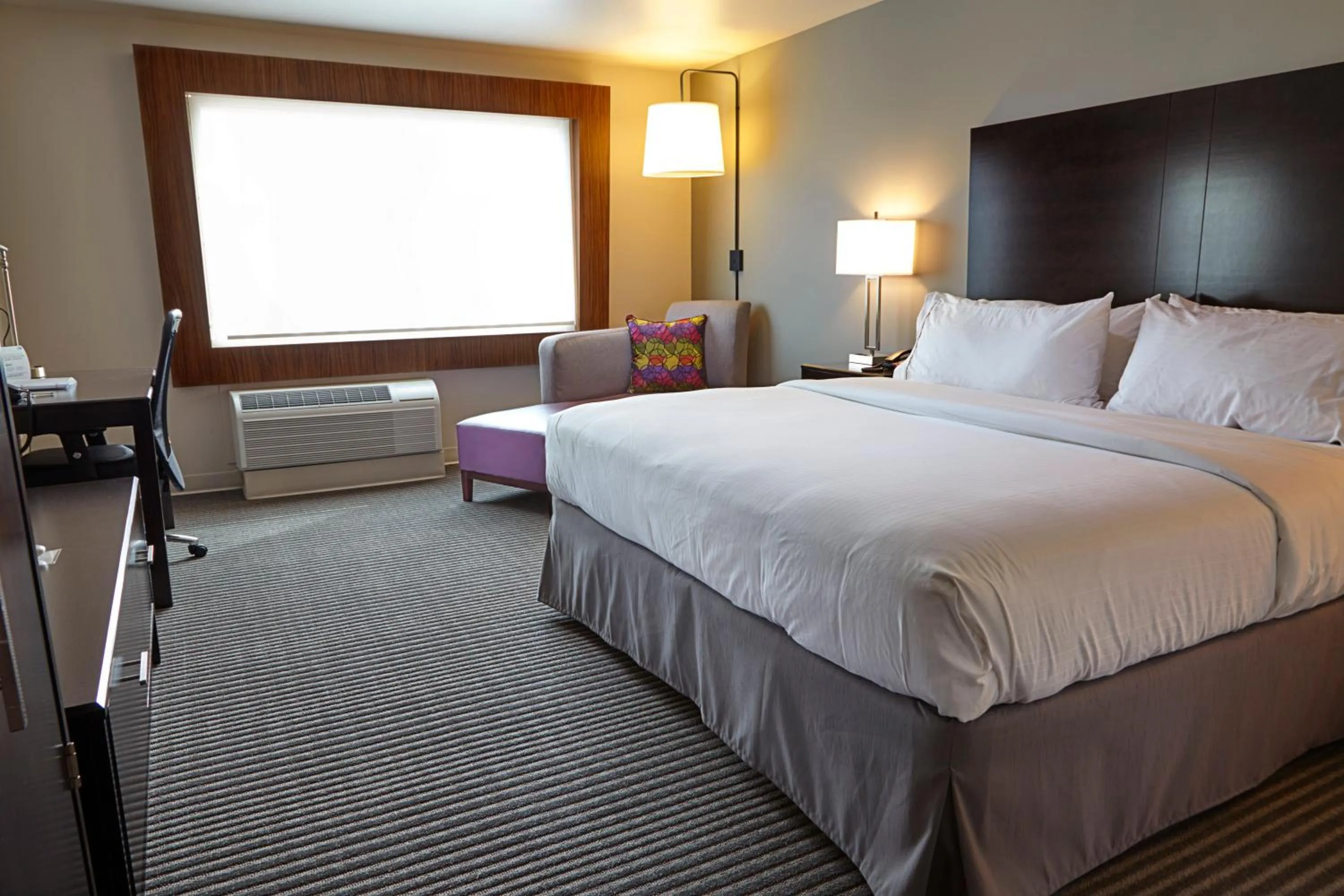 Bedroom, Bed in Holiday Inn Express and Suites Tahlequah by IHG