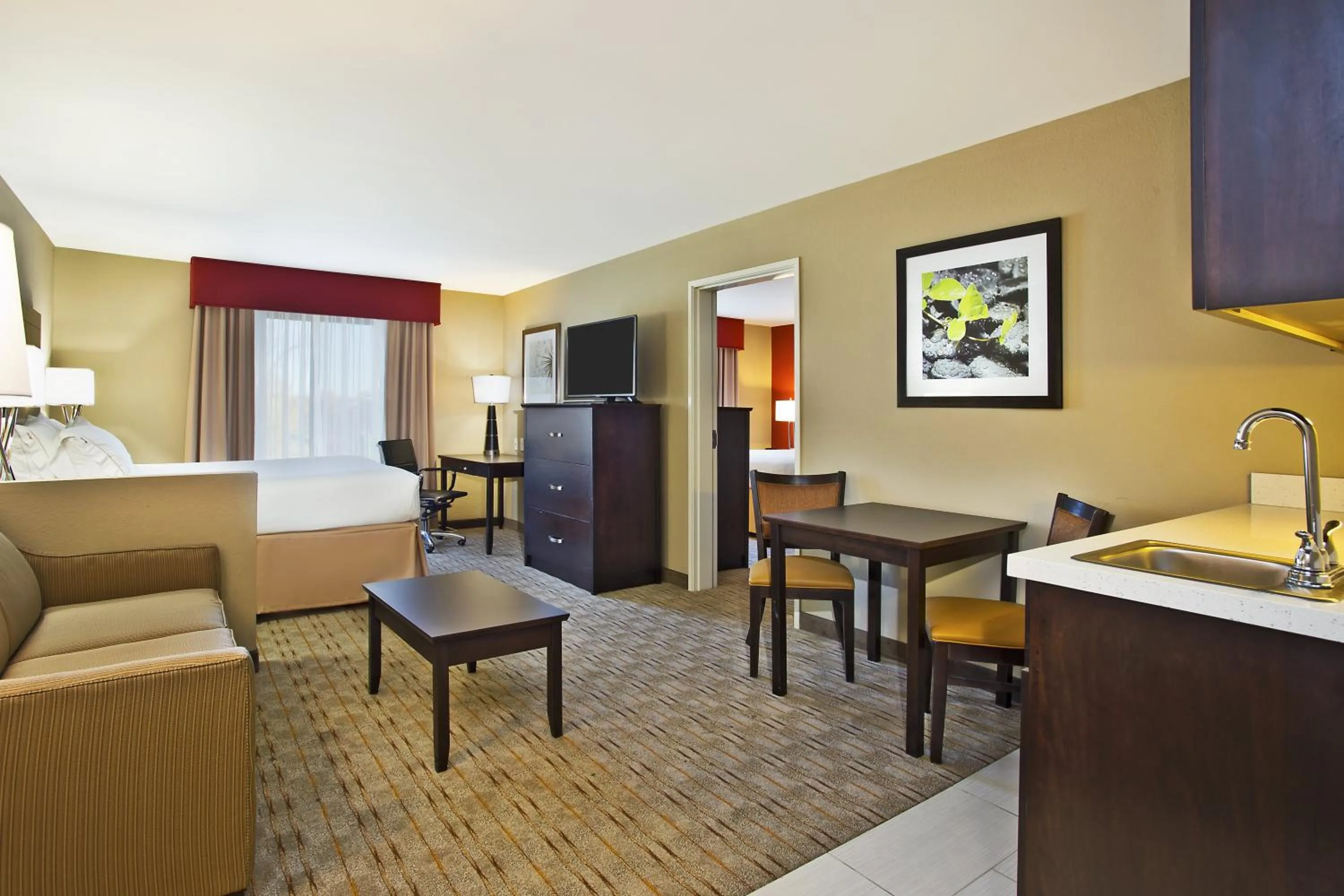 Photo of the whole room in Holiday Inn Express & Suites Springfield by IHG