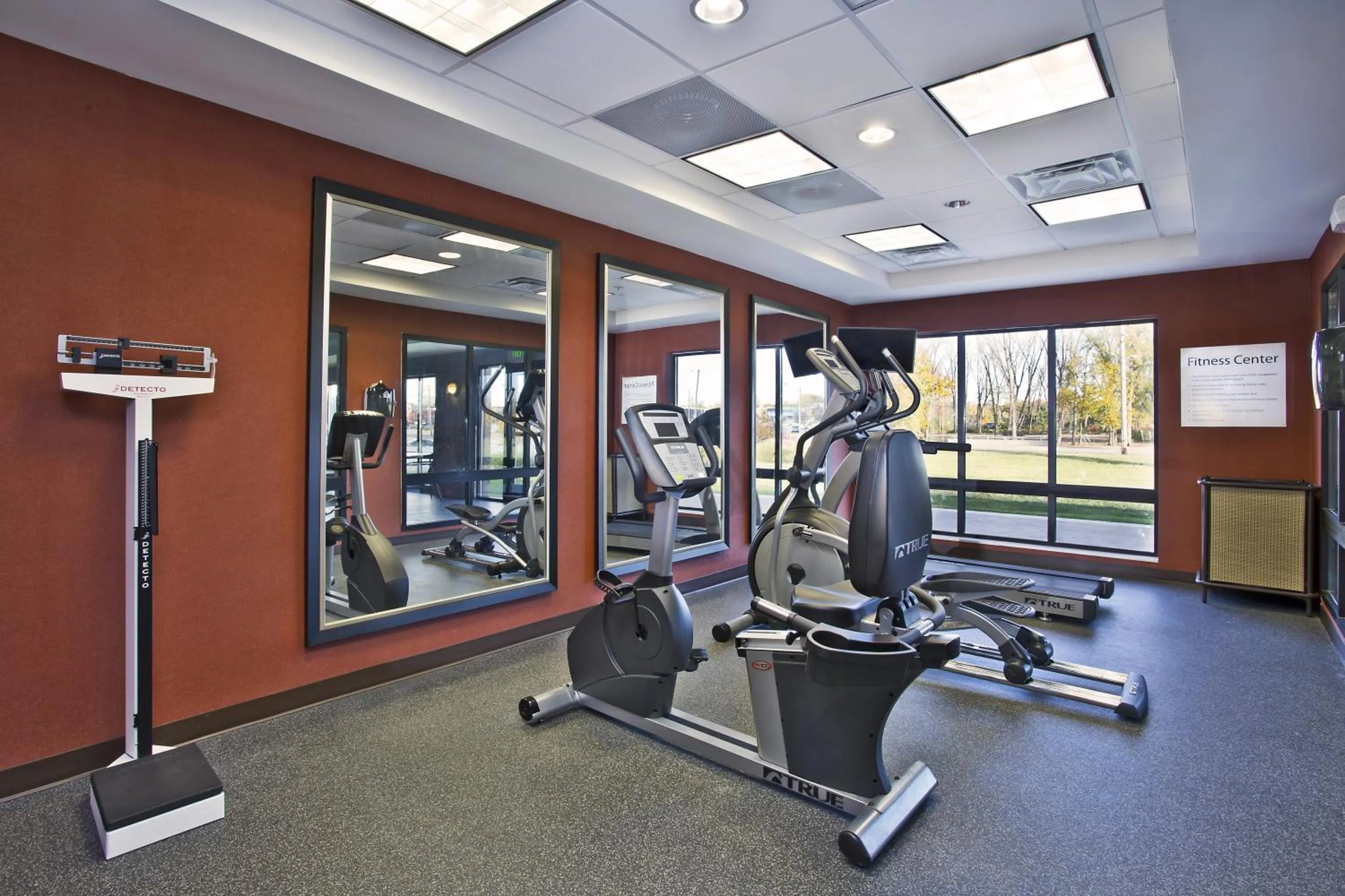 Fitness centre/facilities in Holiday Inn Express & Suites Springfield by IHG