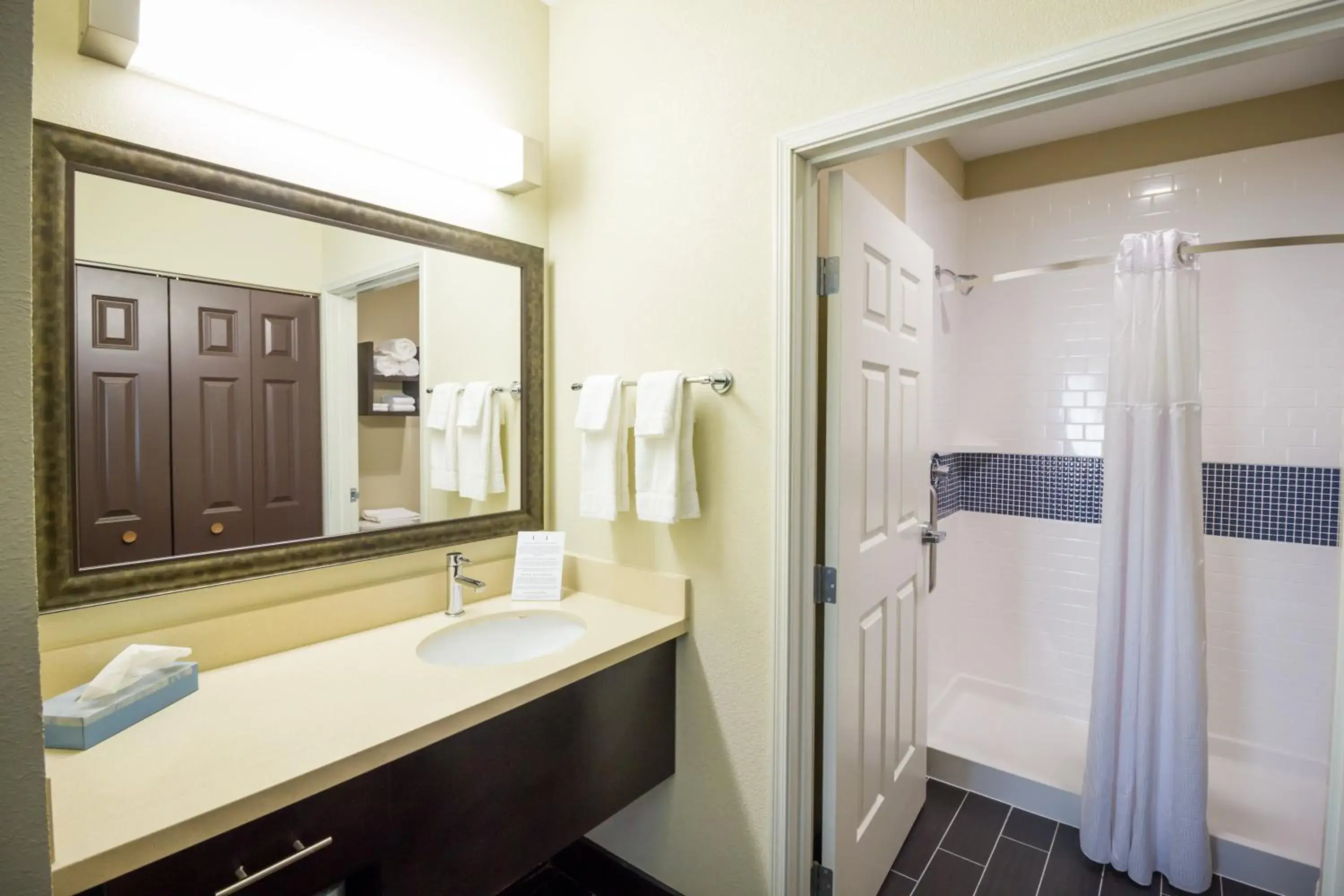 King Studio Suite with Bath Tub - Mobility Access in Staybridge Suites Plano - Legacy West Area by IHG King Studio Suite with Bath Tub - Mobility Access in Staybridge Suites Plano - Legacy West Area by IHG